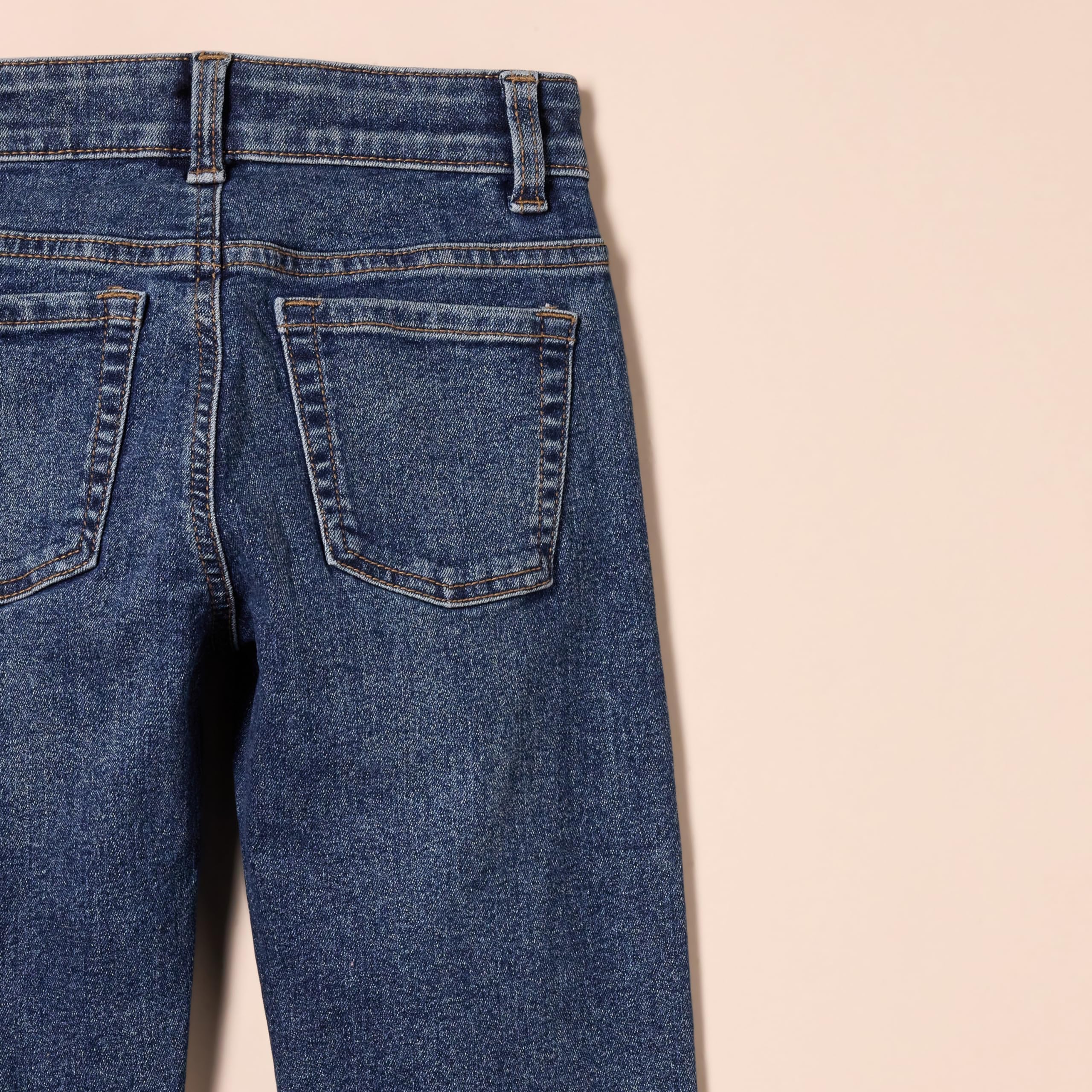 Amazon Essentials Boys' Regular Straight-Fit Jeans - Comfortable Durable Denim Pants for School, Play & Everyday Wear | Sizes 4-18