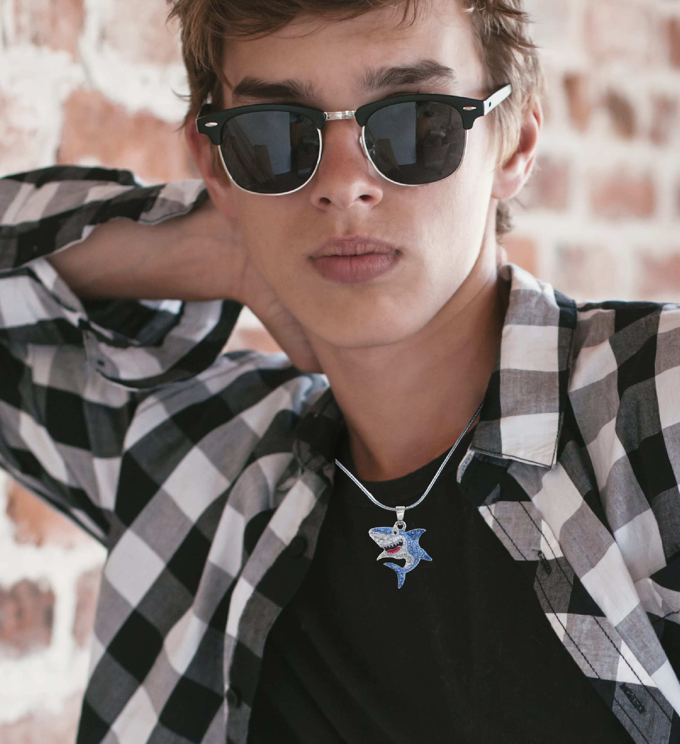 Sparkling Silver Shark Crystal Pendant Necklace - Elegant Shark Skull Head Jewelry for Women, 18 Inch Ocean Life Animal Charm Necklace - Perfect for Beach Parties, Gifts & Everyday Wear