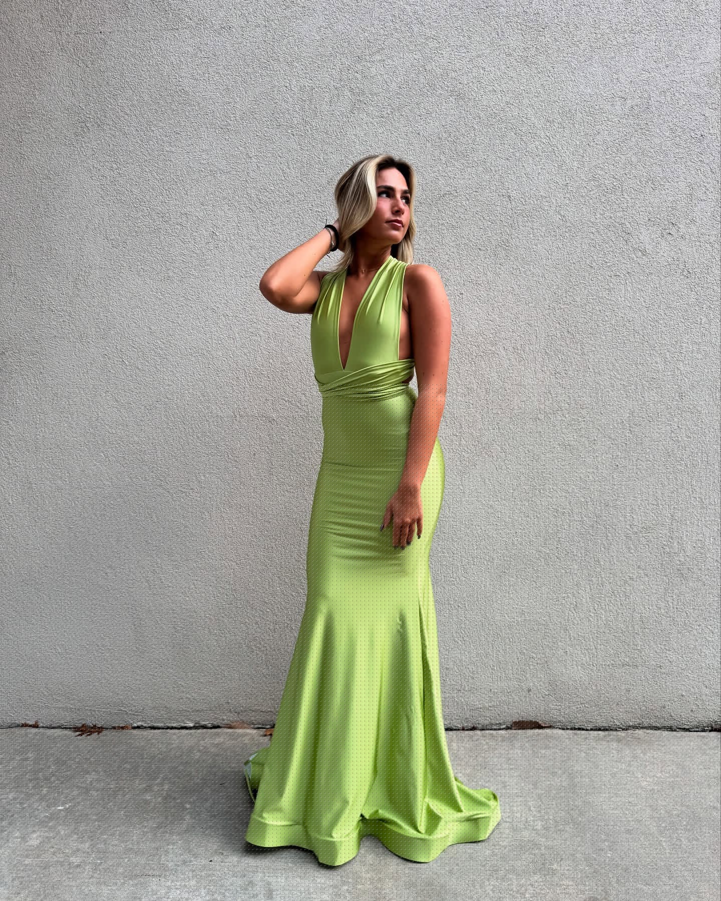 Elegant Backless Green Mermaid Prom Dress for Women - Formal Evening Gown with Sequins for Homecoming, Quinceañera & Special Occasions