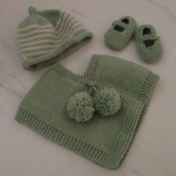 Baby Winter Poncho, Beanie & Booties Set - Warm Newborn Outfit for Girls & Boys - Perfect for Holiday Photos, Outdoor Adventures & Cozy Family Time