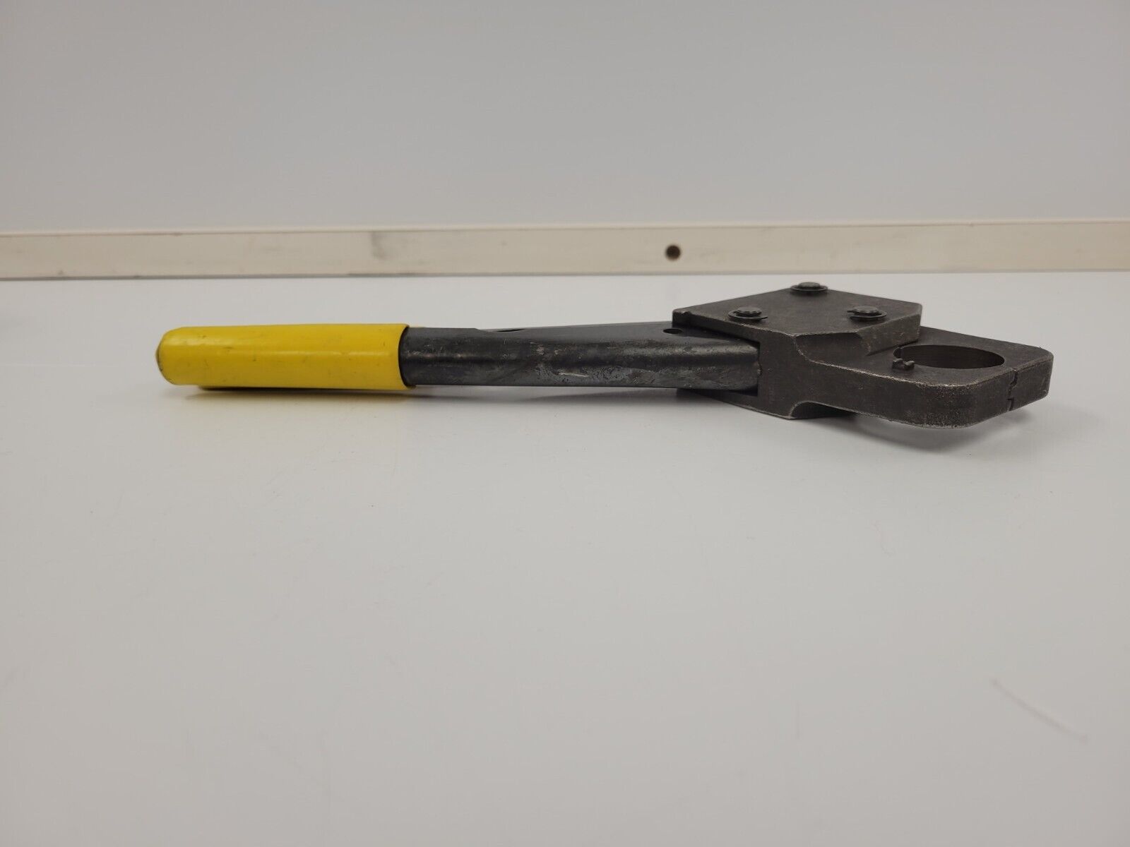 70999 2B PEX Crimping Tool - Professional PEX Pipe Crimper for Plumbing, HVAC, and Water Supply Systems - Perfect for DIY Home Repairs and Professional Installations