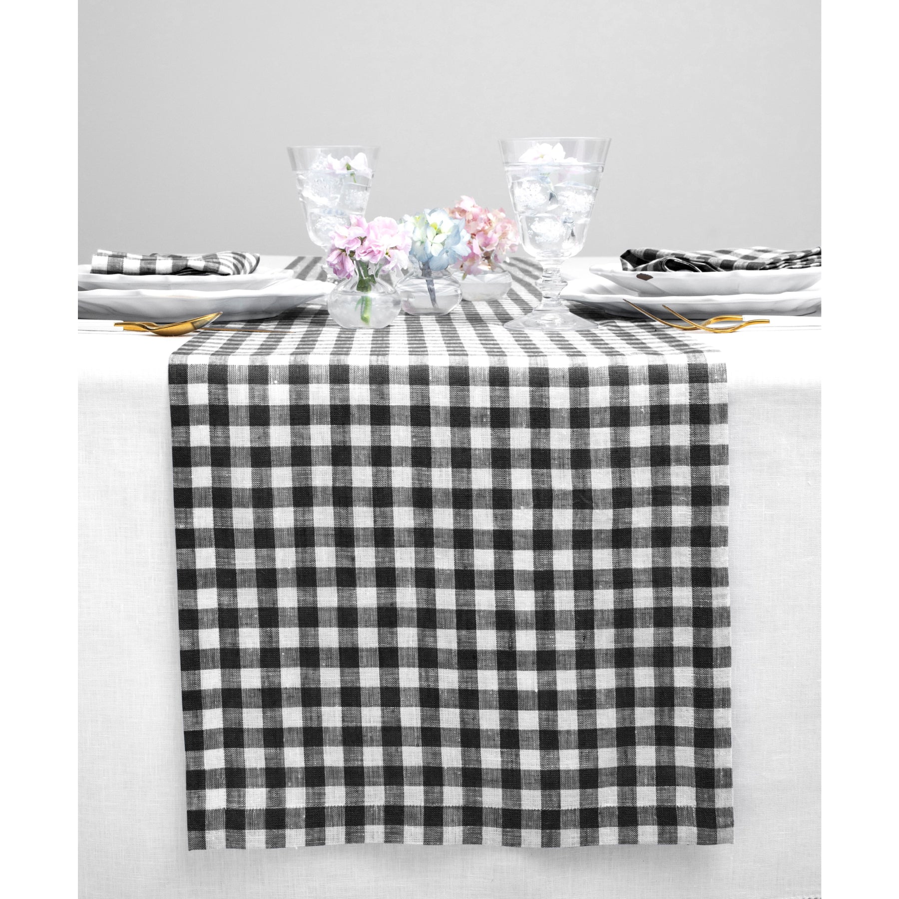 Stylish Gingham Table Runner for Dining & Kitchen Decor - Perfect for Parties, Weddings & Home Styling