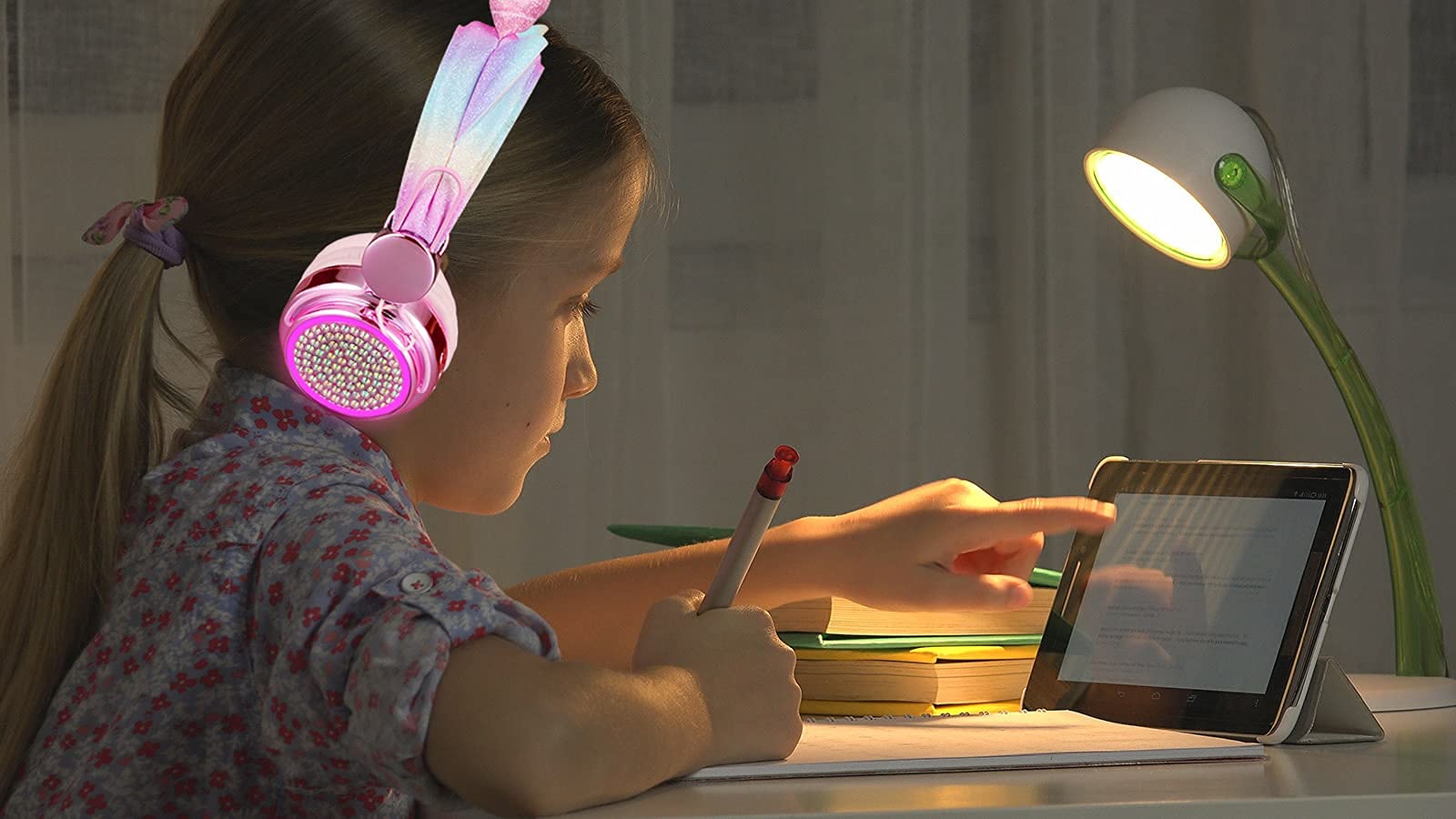 Wireless Unicorn Headphones for Kids Girls Teens - LED Light Up Bluetooth Headset with Microphone, Volume Control & Soft Ear Cushions - Perfect for School, Online Learning, Christmas Gifts & Unicorn Lovers (Pink)