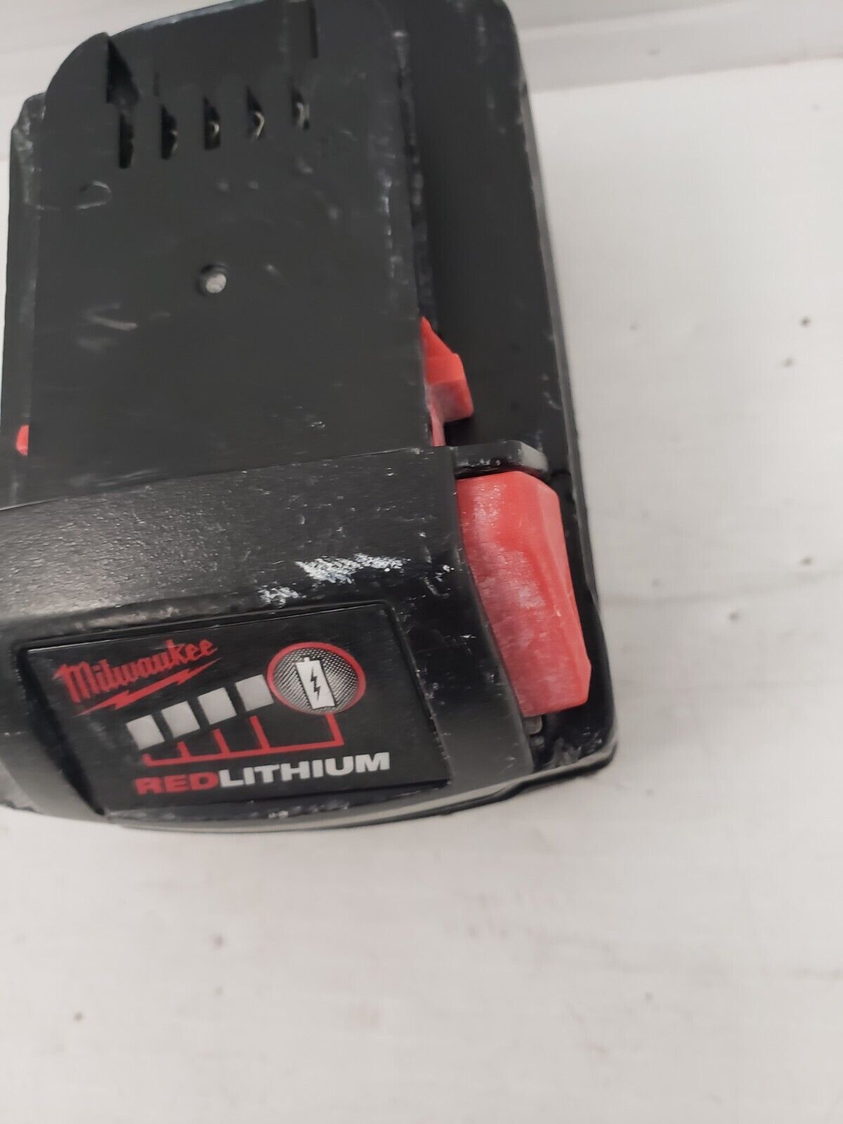 Milwaukee M18 48-11-1820 5.0Ah Lithium-Ion Battery - Compatible with Power Tools, Drills & Outdoor Equipment - Perfect for Construction, DIY Projects & Professional Use