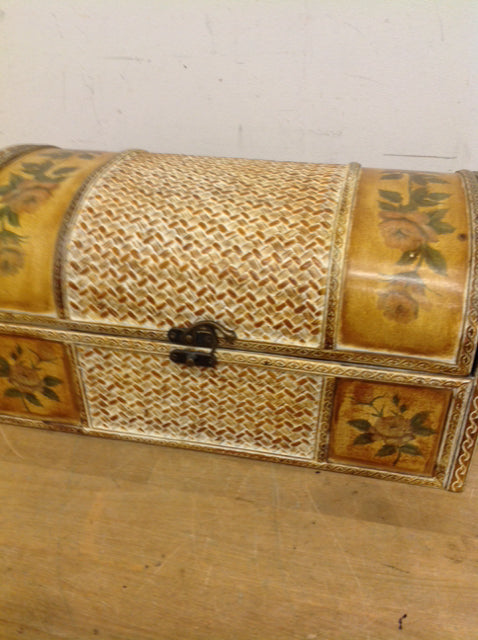 18-Inch Wooden Floral Decorative Trunk Box - Vintage Storage Chest for Jewelry, Blankets & Home Decor