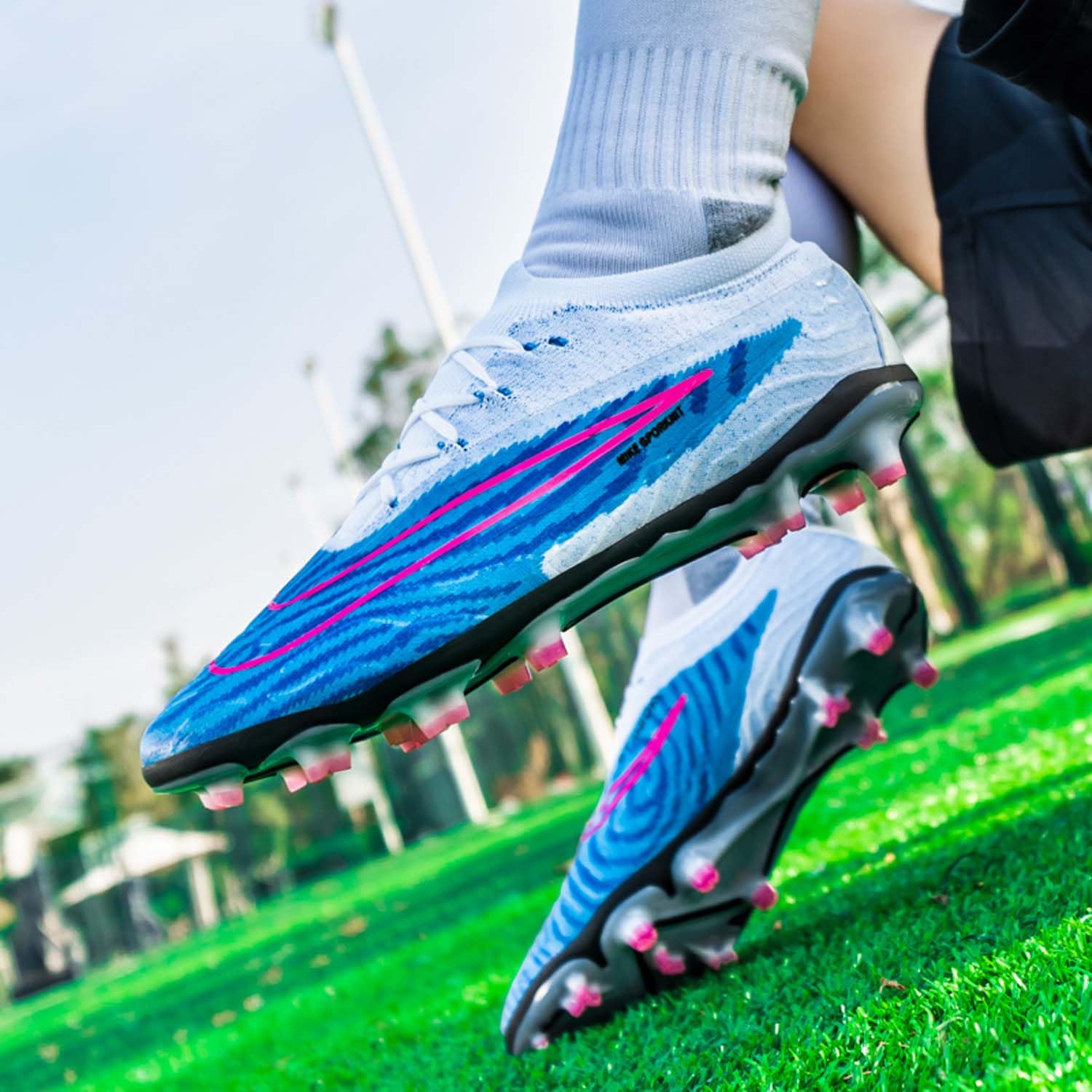 Best Men's & Kids Football Cleats - Lightweight Soccer Training Shoes for Turf & Grass - Perfect for Practice, Games & Tournaments