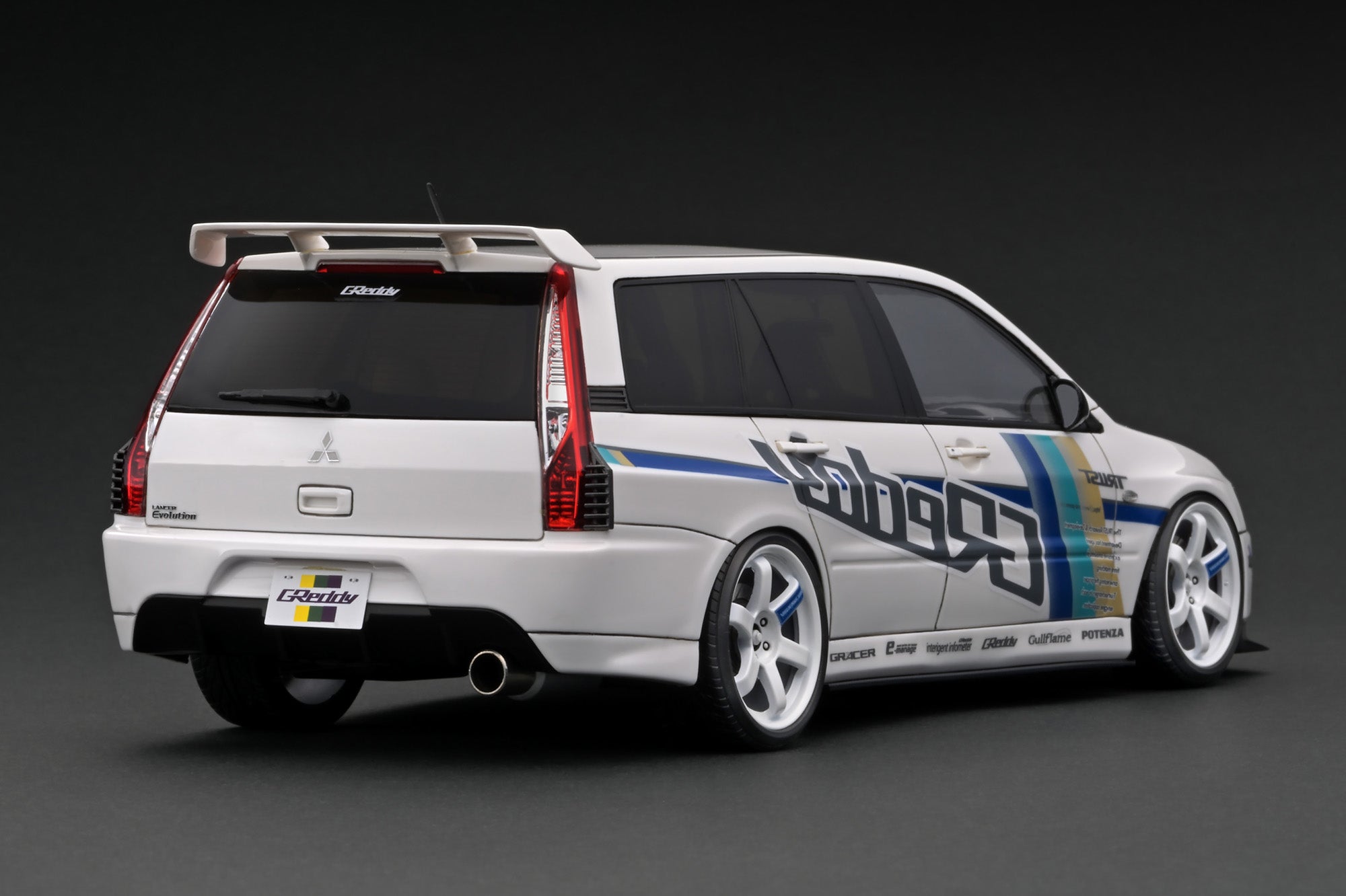 1:18 Scale Mitsubishi Lancer Evolution Wagon CT9W White Diecast Model Car - Collectible Japanese Sports Wagon for Display & Racing Enthusiasts