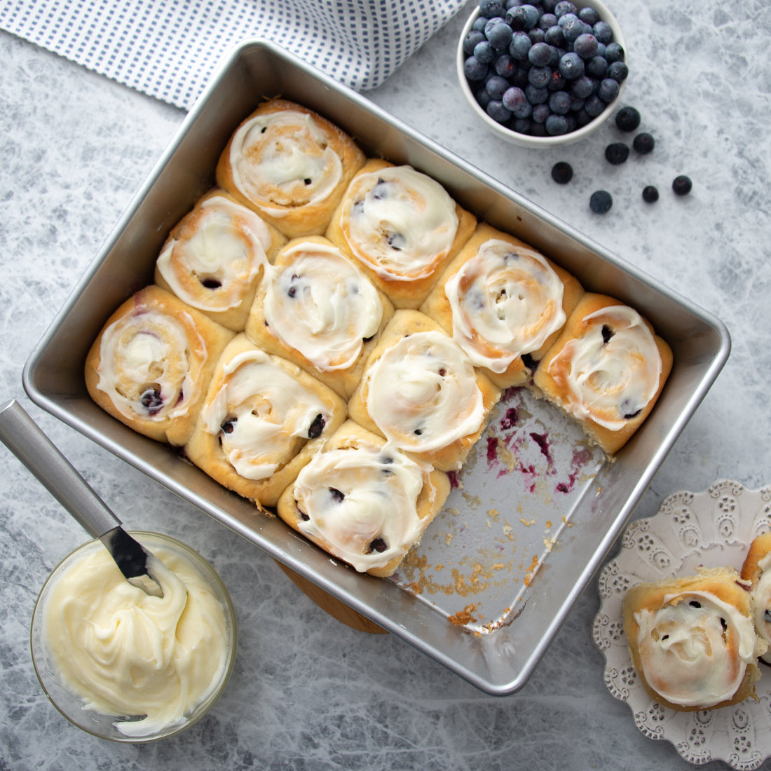 Non-Stick Cake Pan Set of 3 - 8 Inch Round Baking Pans for Cakes, Cupcakes & Desserts - Perfect for Birthday Parties, Weddings & Home Baking