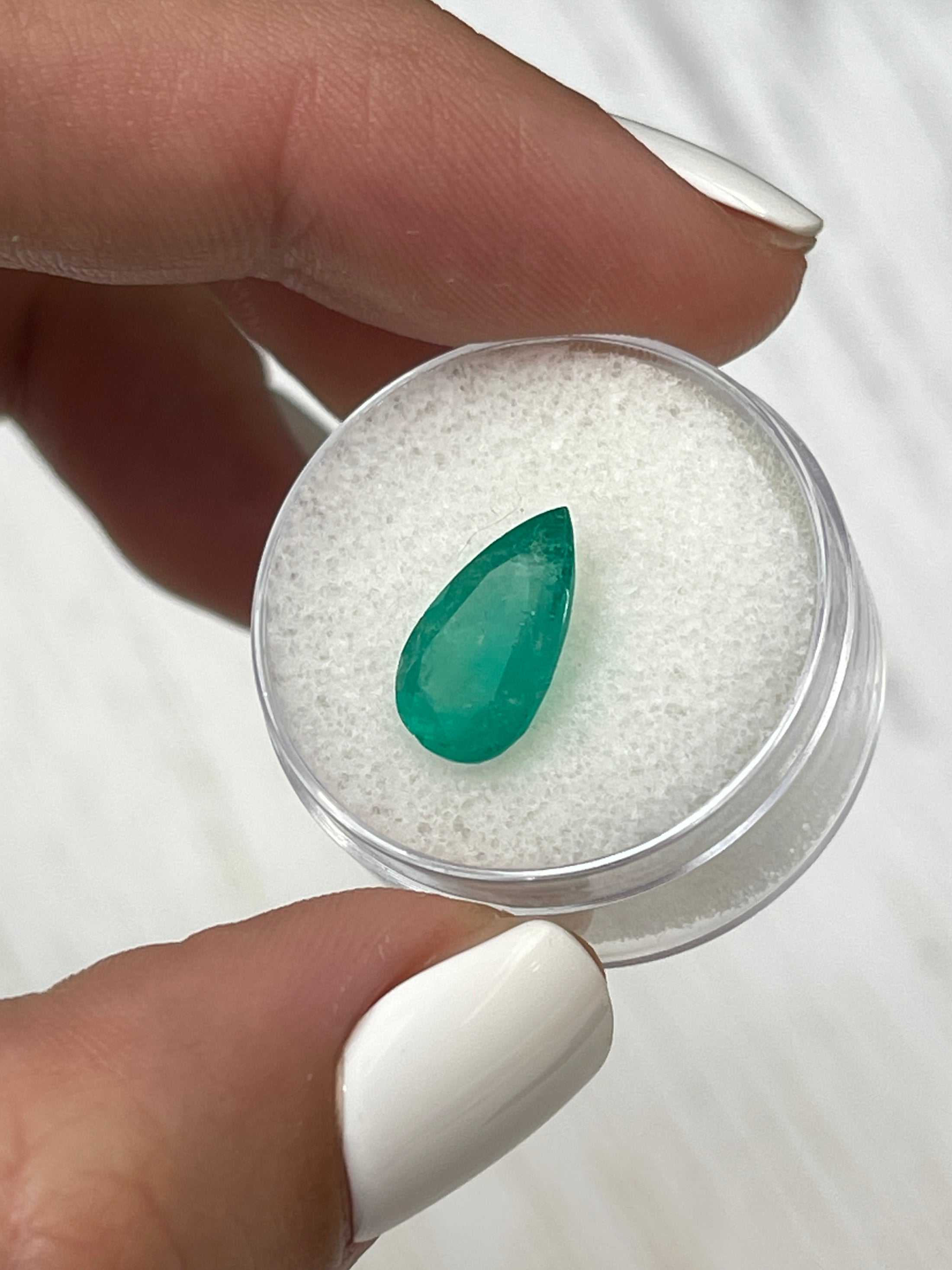 2.81 Carat Natural Colombian Emerald Pear Cut Loose Gemstone - 12.9x7.6mm Vivid Green for Jewelry Making & Engagement Rings