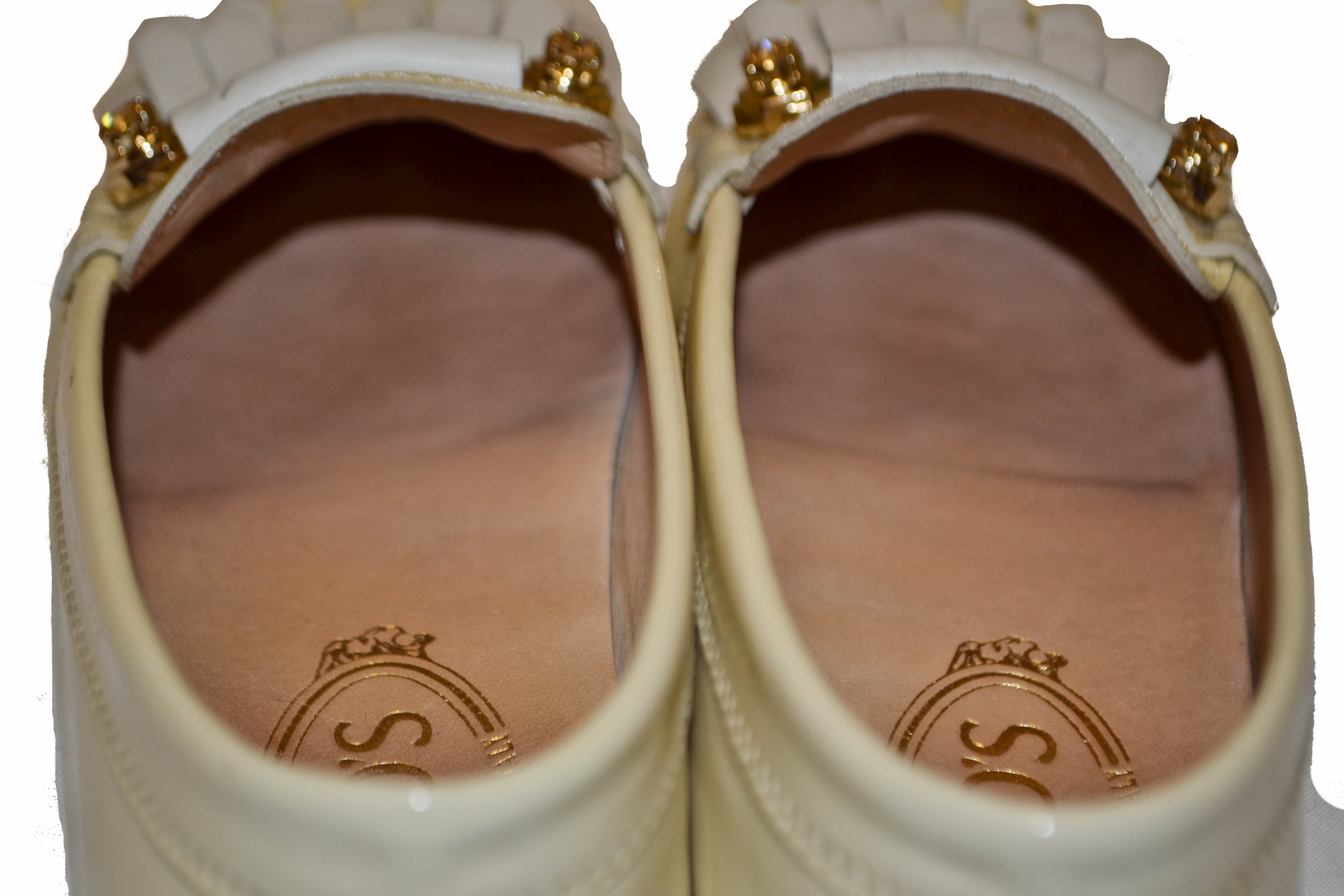 Authentic Tod's Beige Gommino Pin Patent Leather Driving Shoes for Women Size 35 - Comfortable & Stylish Loafers for Work, Travel & Casual Outings