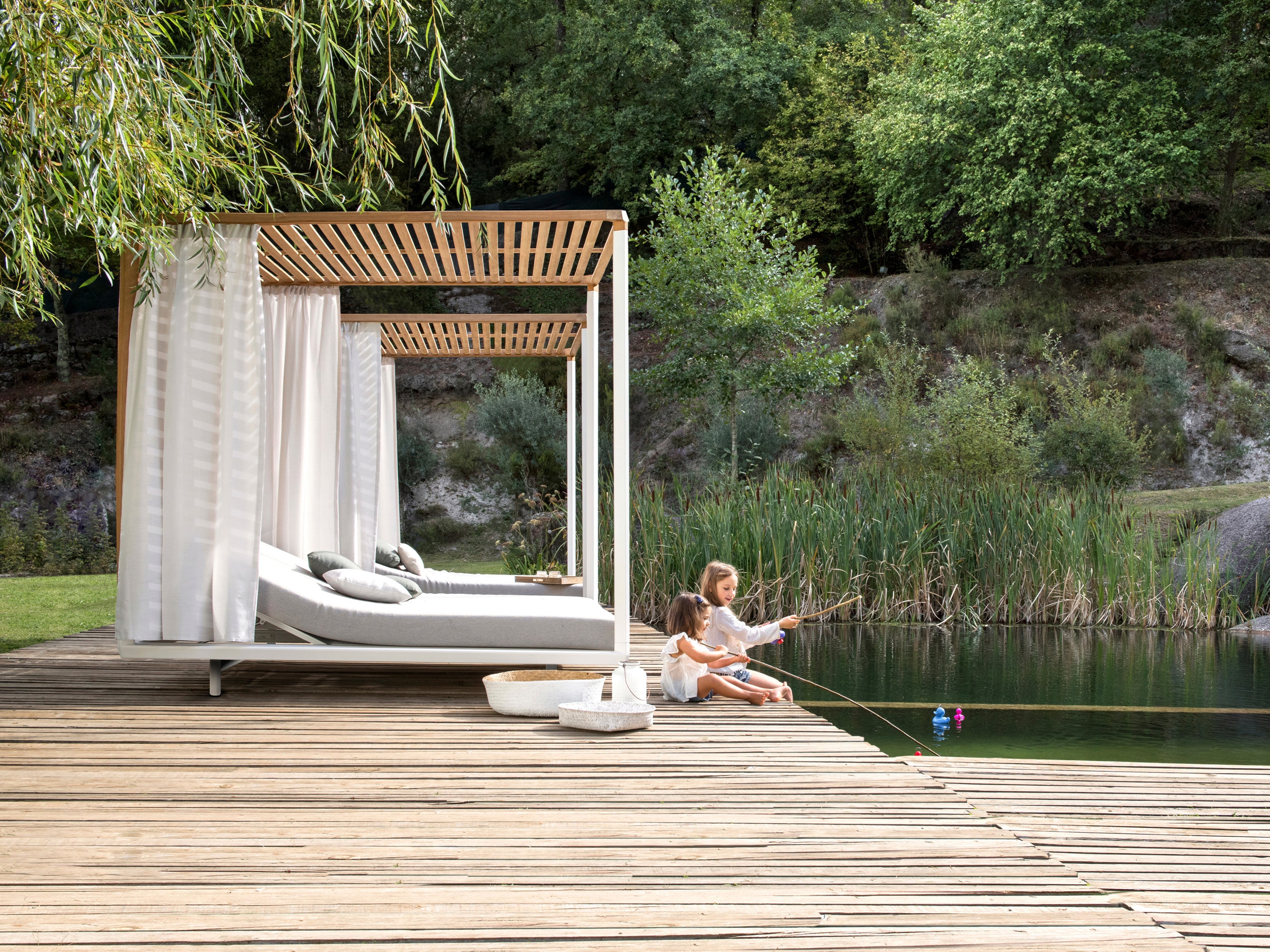 Luxury Pavilion Day Bed - Outdoor Patio Lounger for Relaxing in Garden, Poolside, or Backyard - Perfect for Sunbathing and Lounging