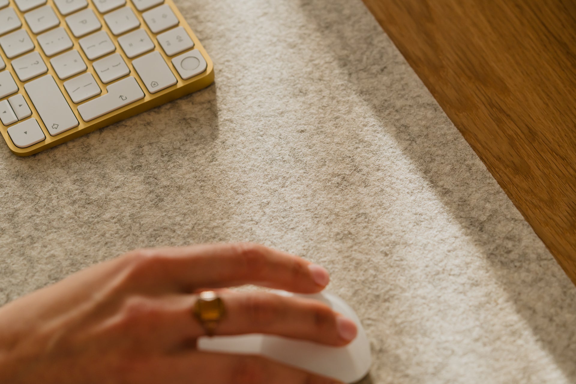 Premium Felt & Cork Desk Mat - Non-Slip, Eco-Friendly Office Accessory for Laptop, Keyboard & Mouse - Perfect for Home & Workspace Organization