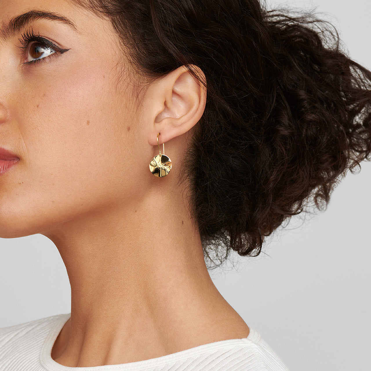 18K Gold Mini Wavy Disc Earrings - Elegant Dainty Hoop Earrings for Women, Perfect for Everyday Wear, Date Nights & Special Occasions