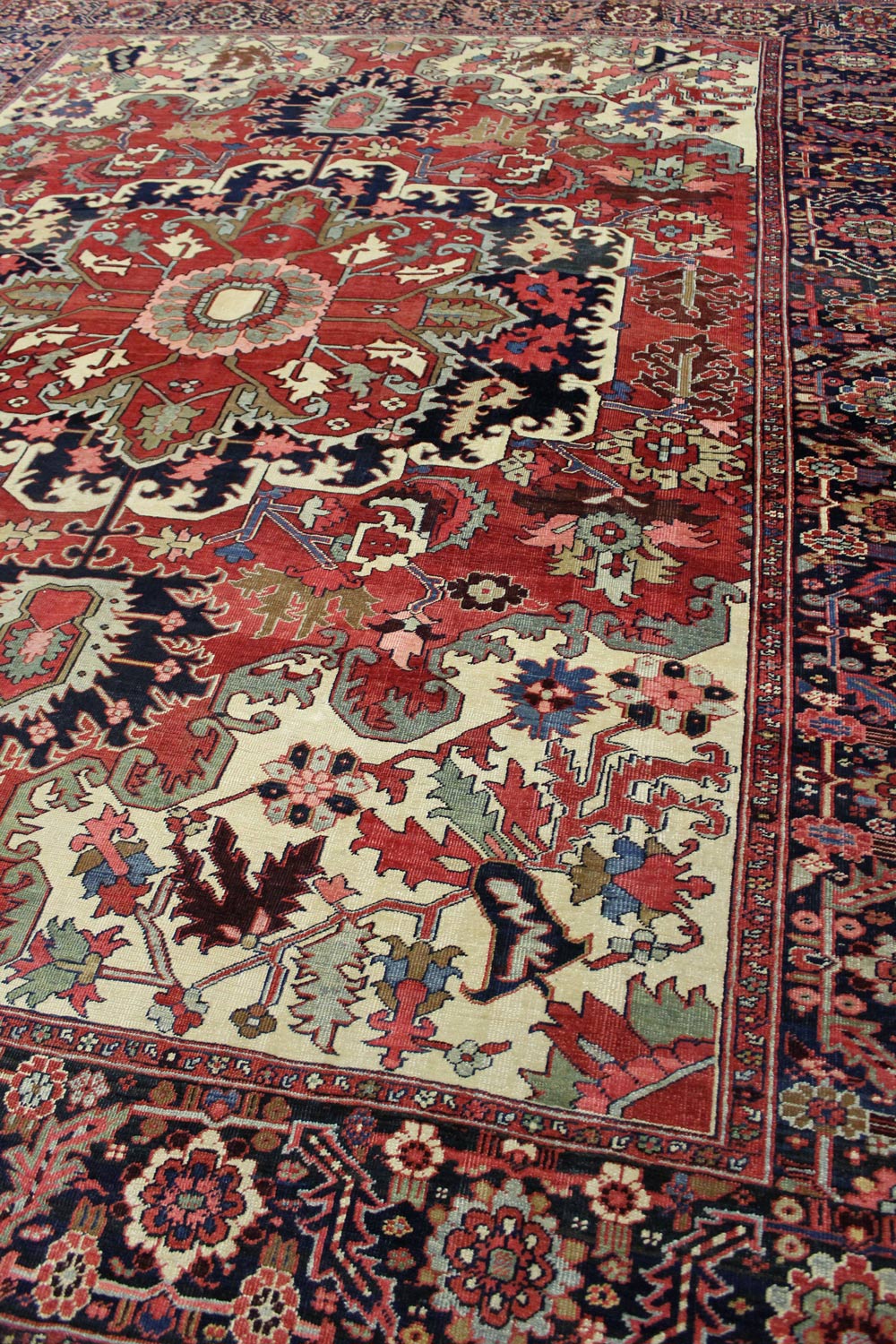 Handwoven Antique Serapi Tribal Rug - Vintage Persian Design, 100% Wool, Traditional Oriental Carpet for Living Room, Bedroom & Home Decor (JF8615)