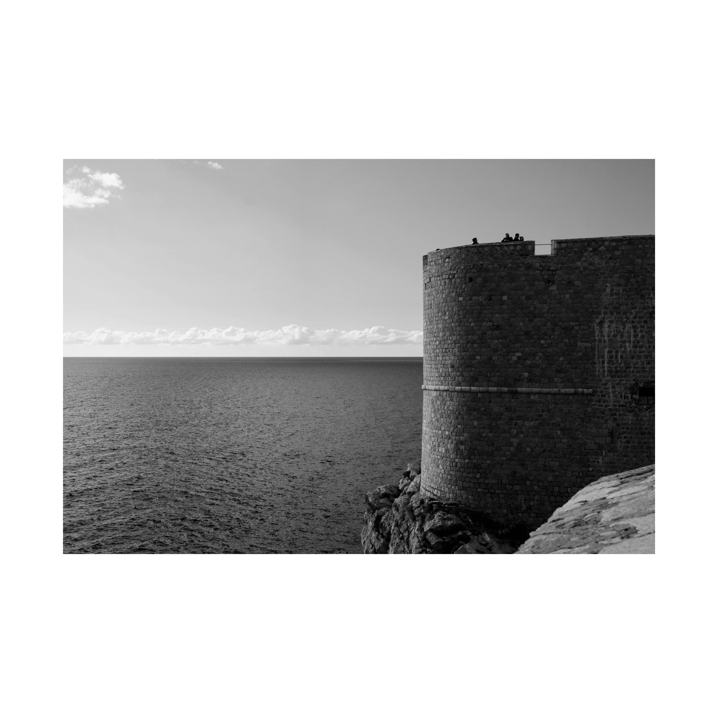 Trademark Fine Art 'Dubrovnik' Canvas Wall Art Painting by Ivan Kuzbasov - Coastal Cityscape Decor for Living Room, Bedroom & Office