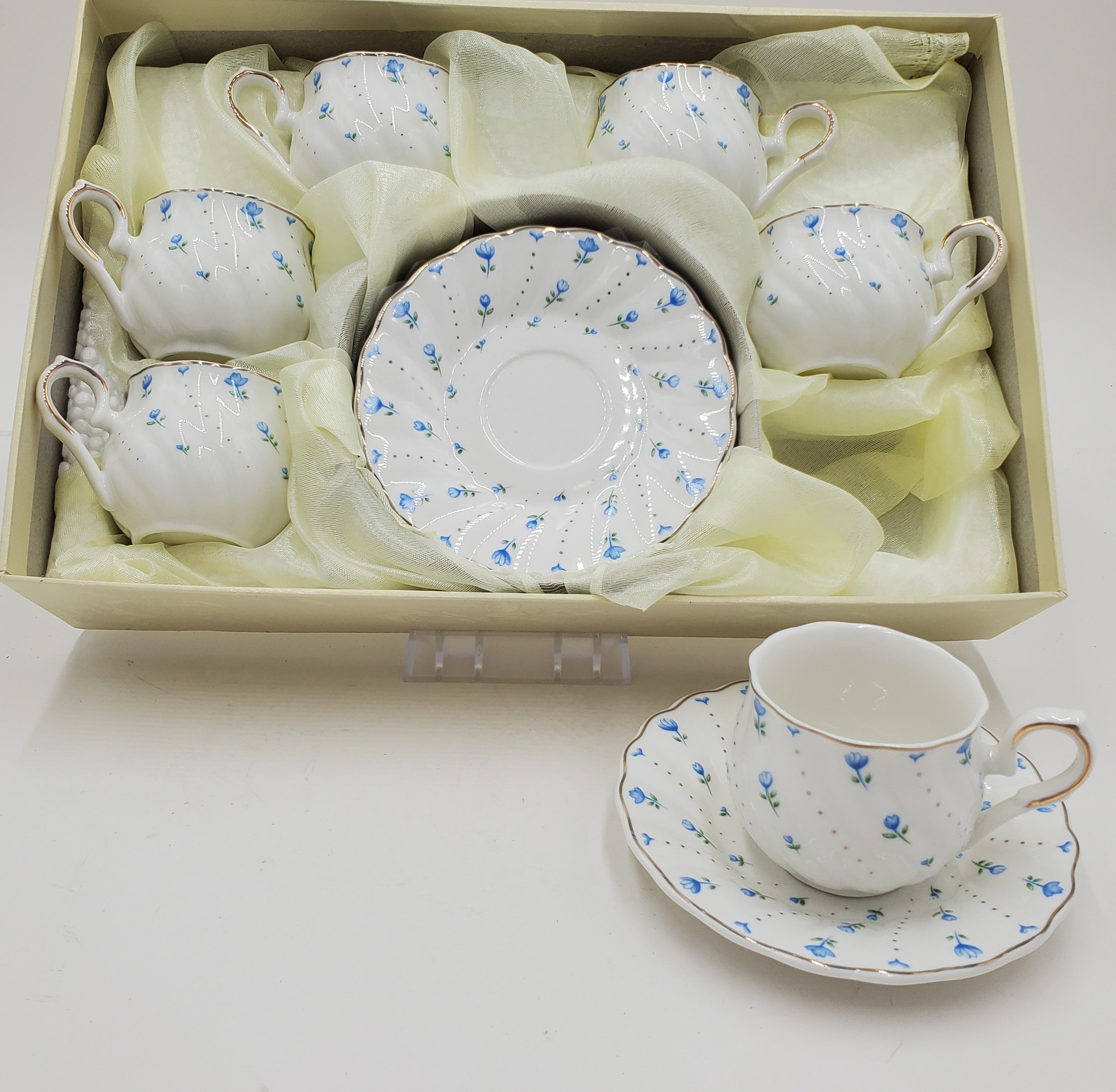 6-Piece Floral Coffee Set - Elegant Porcelain Cups & Saucers for Home, Office, or Gift Giving