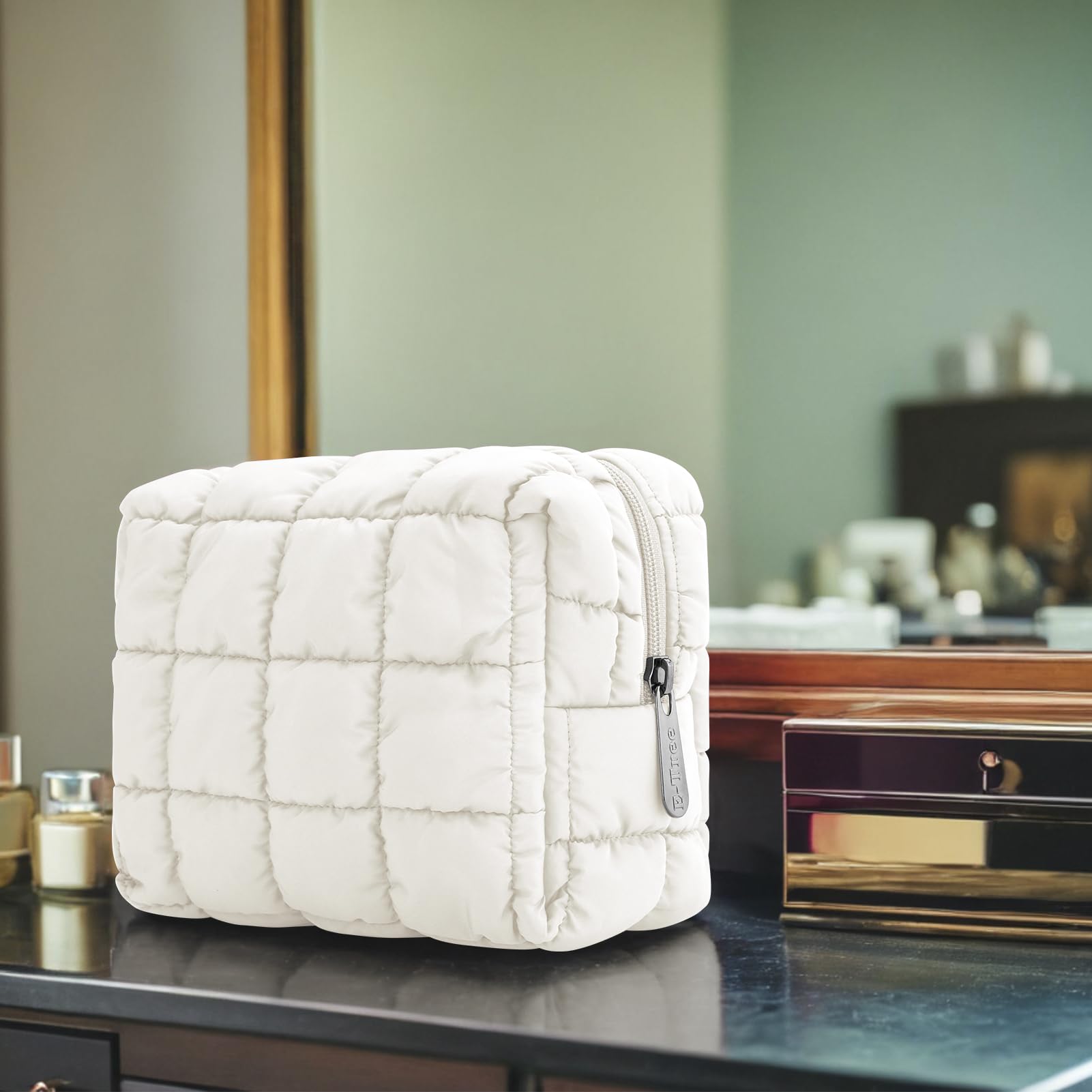 E-Tree Cute Quilted Makeup Bag - Waterproof Cosmetic Organizer Pouch for Travel, Purse & Toiletry Storage - Checkered Pattern Zippered Case (White) - Perfect for Daily Makeup, Gym Essentials & Travel Organization