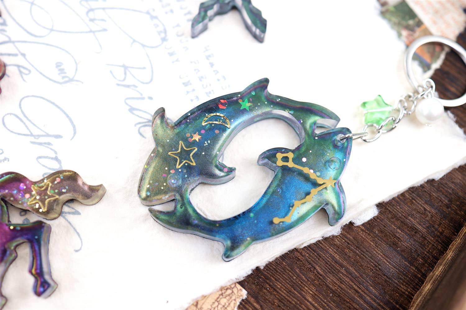 12 Zodiac Constellation Silicone Keychain Molds - DIY Resin Jewelry Making Kit for Necklace, Earrings & Pendants (Gold/Silver) - Perfect for Crafting Unique Gifts & Personalized Accessories