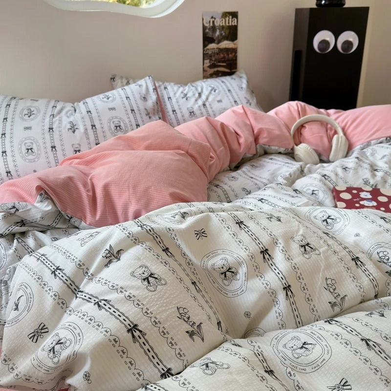 Coquette Print Dusty Pink Bedding Set - Queen Size 4-Piece Comforter Set with Pillow Shams - Soft Floral Bedding for Girls & Women - Perfect for Master Bedroom, Guest Room & Dorm Decor