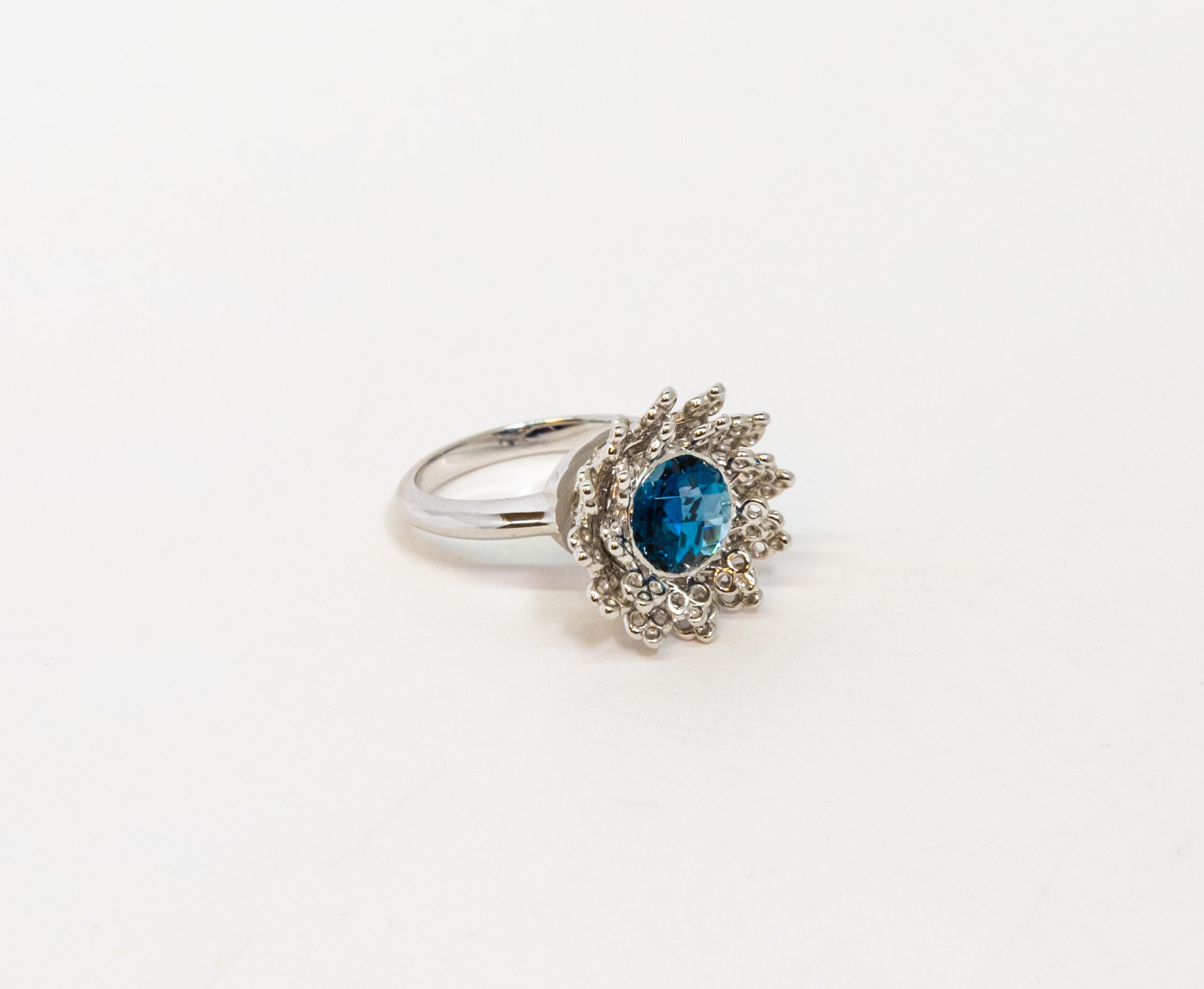 Carrera Y Carrera 18K White Gold & Blue Topaz Ring for Women - Elegant Statement Jewelry for Weddings, Anniversaries & Special Occasions