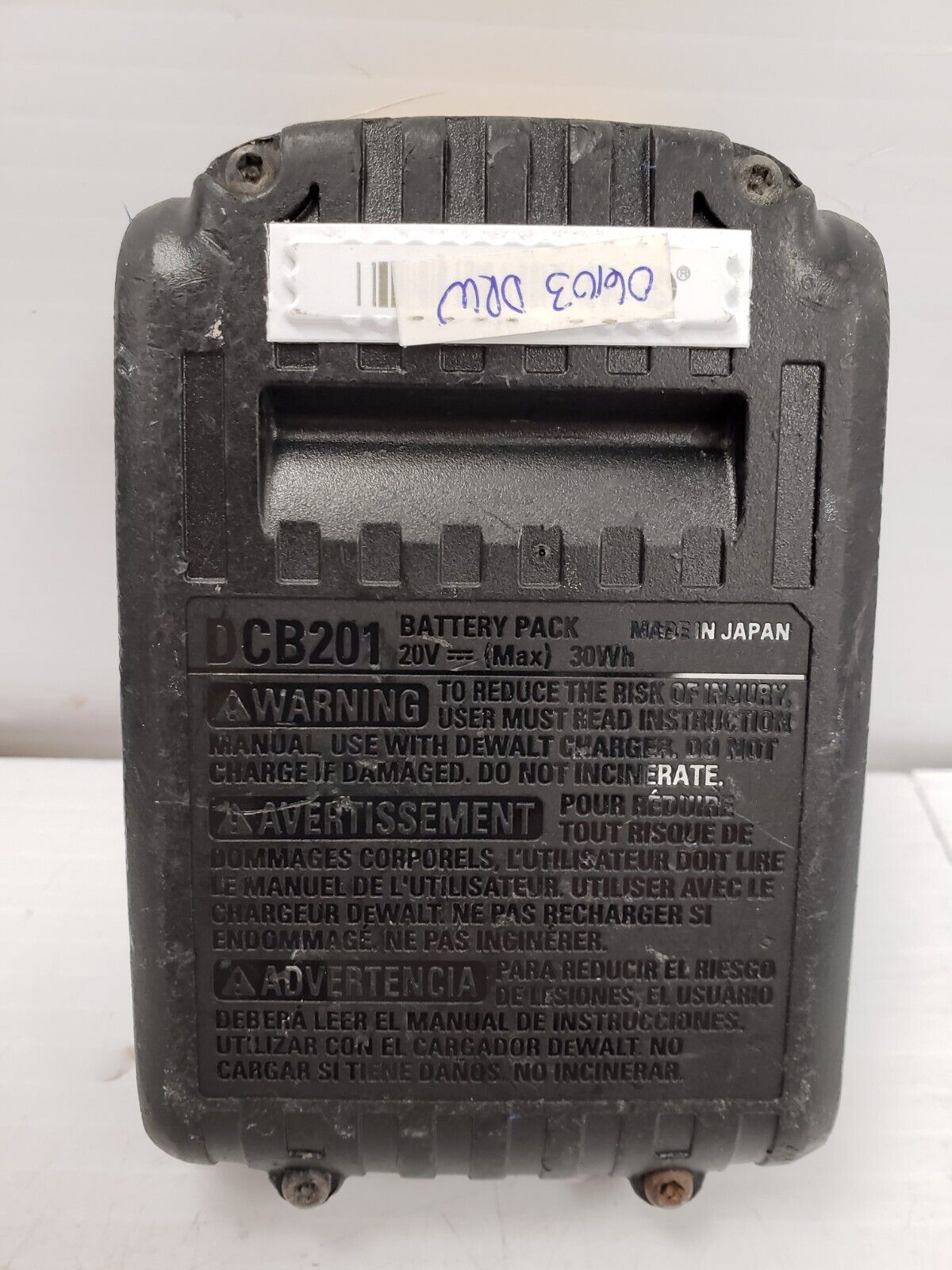 DEWALT DCB201 20V MAX Lithium-Ion Battery 1.5Ah - Compatible with DEWALT 20V Power Tools - Perfect for Drills, Saws & Other Cordless Tools