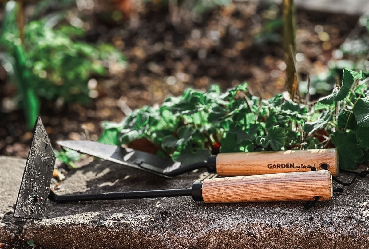 Premium Stainless Steel Hand Tool Spade - Durable Gardening Shovel for Digging, Planting & Landscaping | Perfect for Home Garden, Yard Work & Outdoor Projects