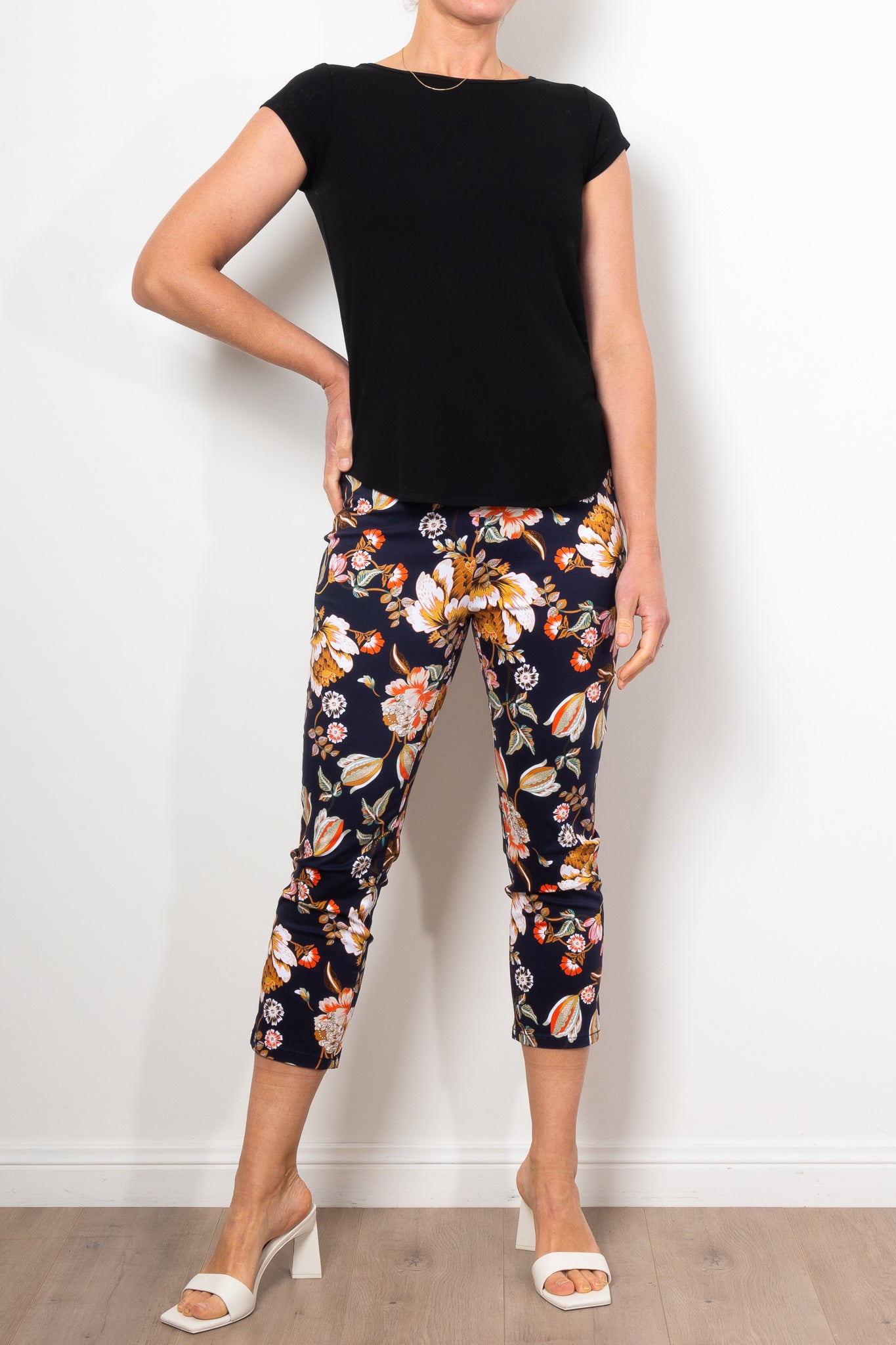 Vassalli Freya Print 7/8 Lightweight Pants for Women - Floral Yoga Pants, Stretchy Lounge Pants for Workout, Travel & Casual Wear