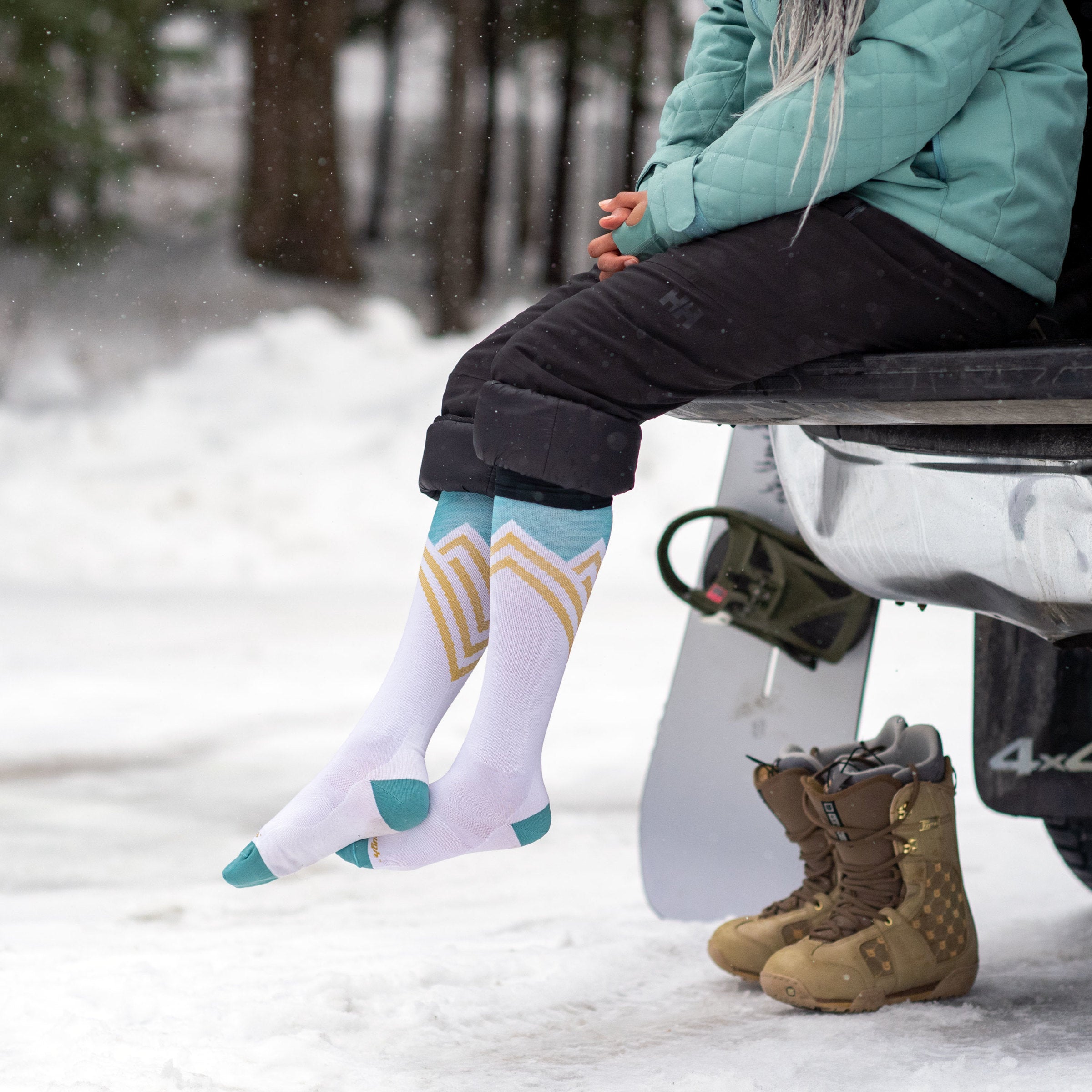 Women's Ultra Lightweight Ski & Snowboard Socks - Over The Calf Warm Thermal Socks for Winter Sports - Perfect for Skiing, Snowboarding & Cold Weather Activities