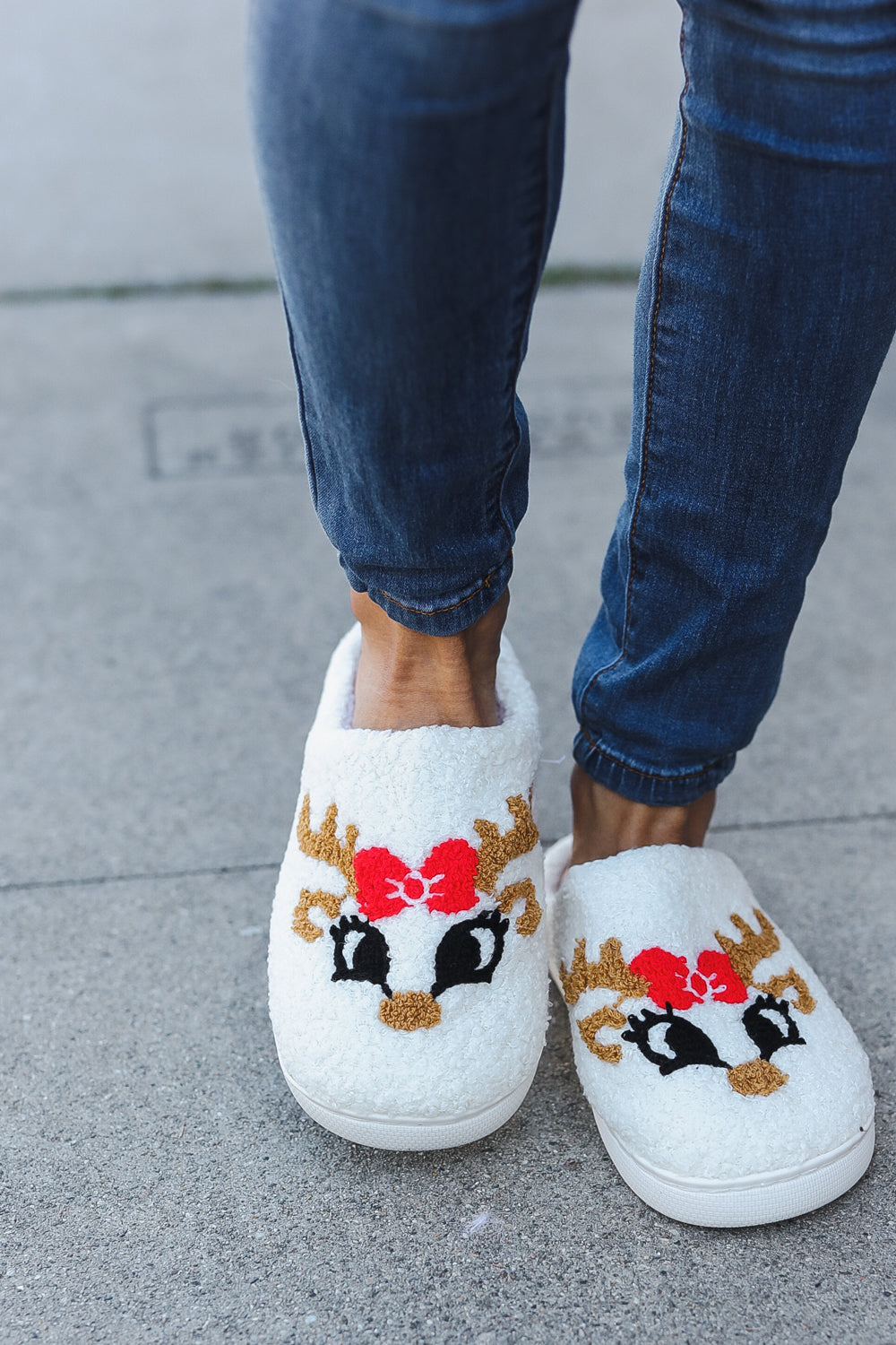 Cozy Christmas Reindeer Print Fleece Slippers for Women & Men - Warm Winter House Shoes for Holiday Gifts & Indoor Comfort
