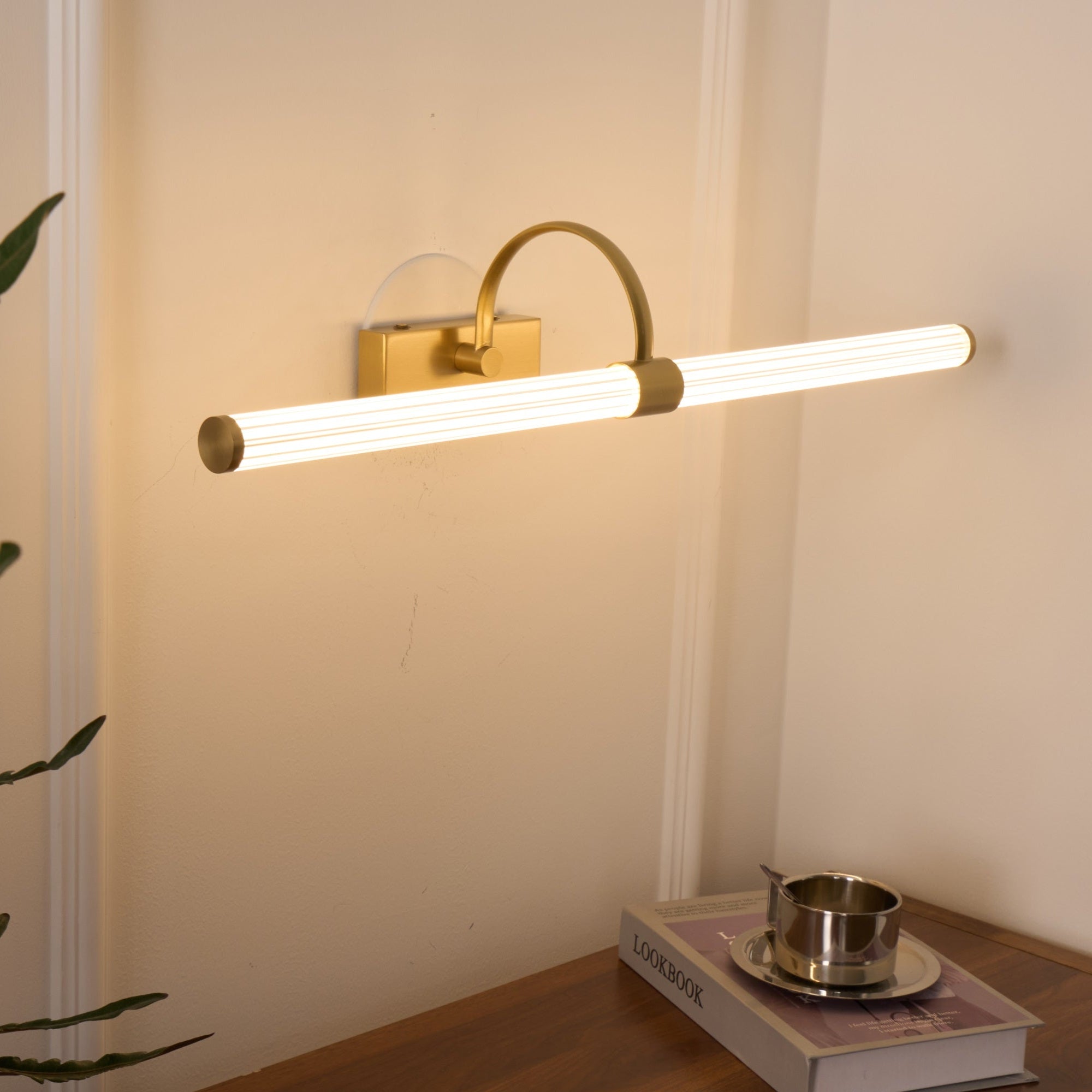 Avery Wall Light - Modern LED Sconce for Bedroom, Living Room & Hallway - Dimmable Indoor Lighting Fixture - Energy Efficient Home Decor (Black) - Perfect for Ambient & Accent Lighting