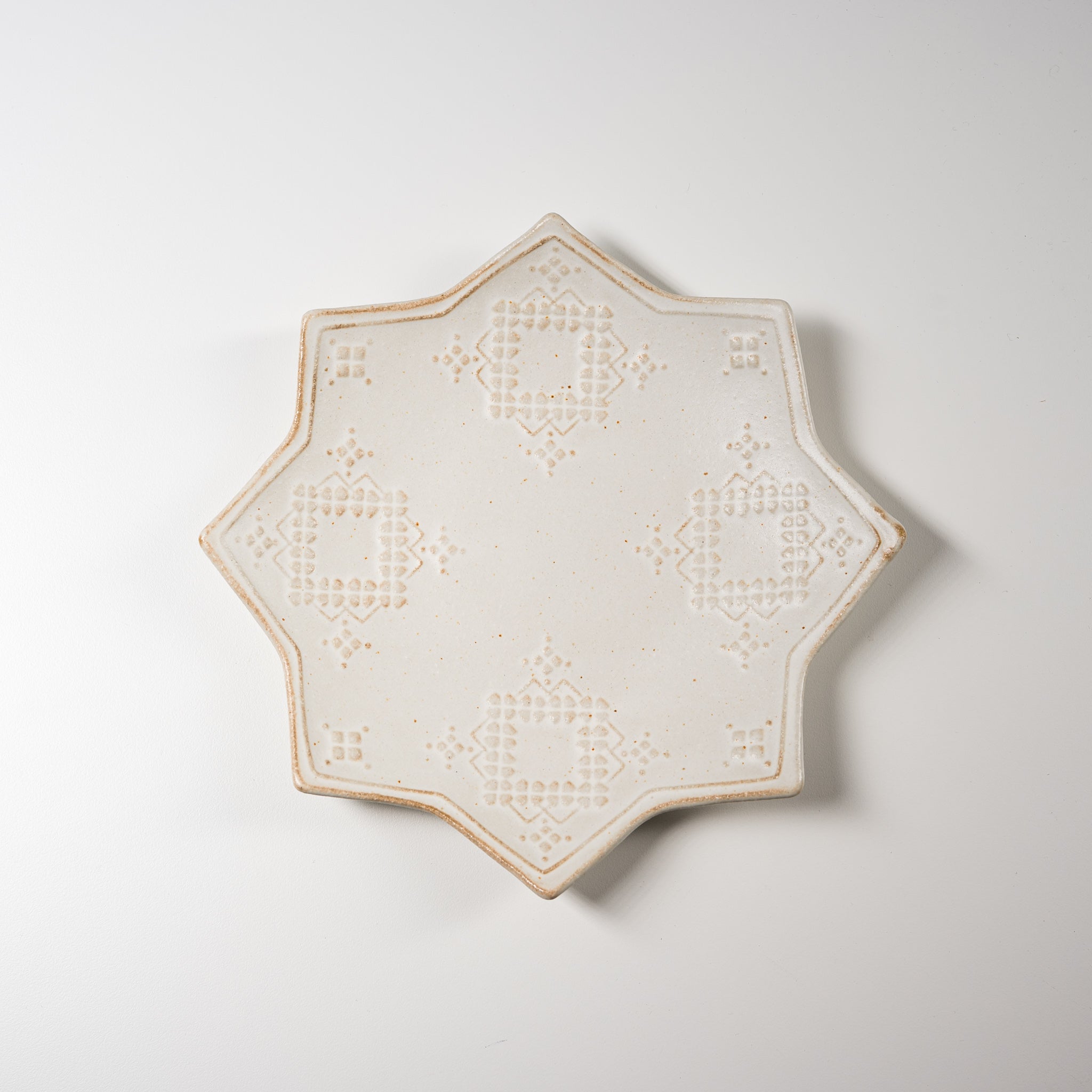Wakasama Kiln Christmas Snowflake Plate - 2 Sizes for Holiday Table Decor & Festive Dinnerware