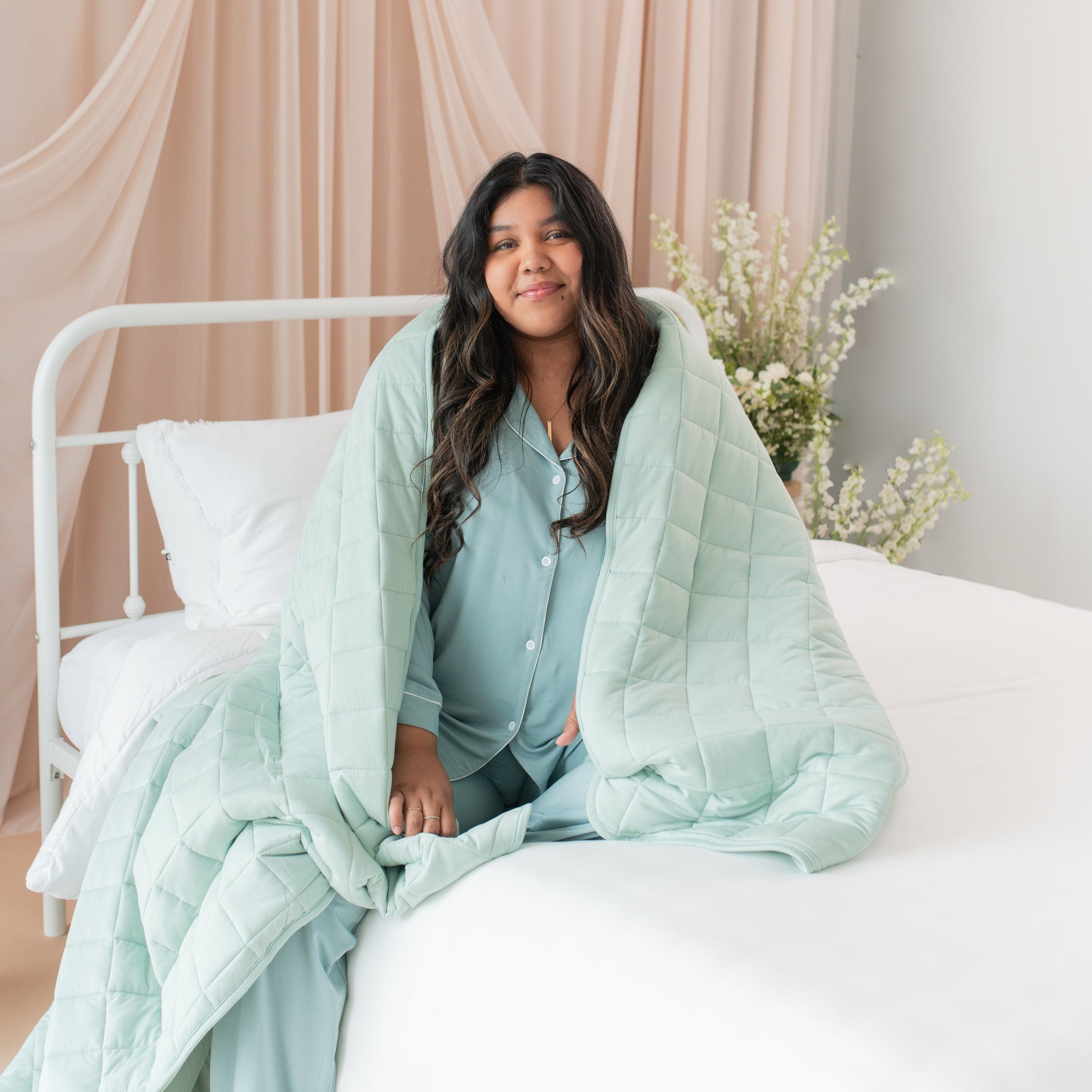 Cozy Sage Green Quilted Blanket for Adults - Ultra Soft & Warm 3.5 lbs Weighted Throw - Perfect for Bed, Sofa & Winter Nights