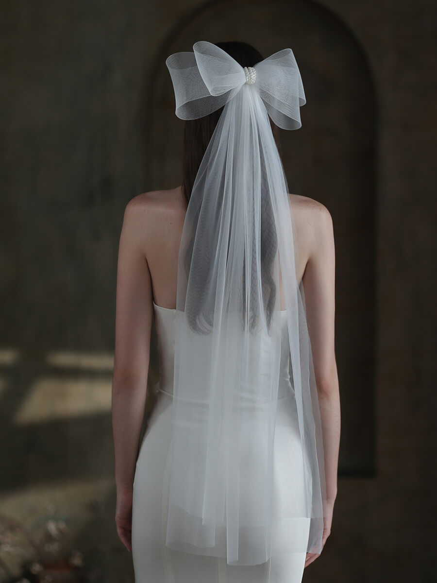 Elegant Pearl Embellished Tulle Wedding Veil for Brides - Perfect for Bridal Showers, Ceremonies & Photo Shoots