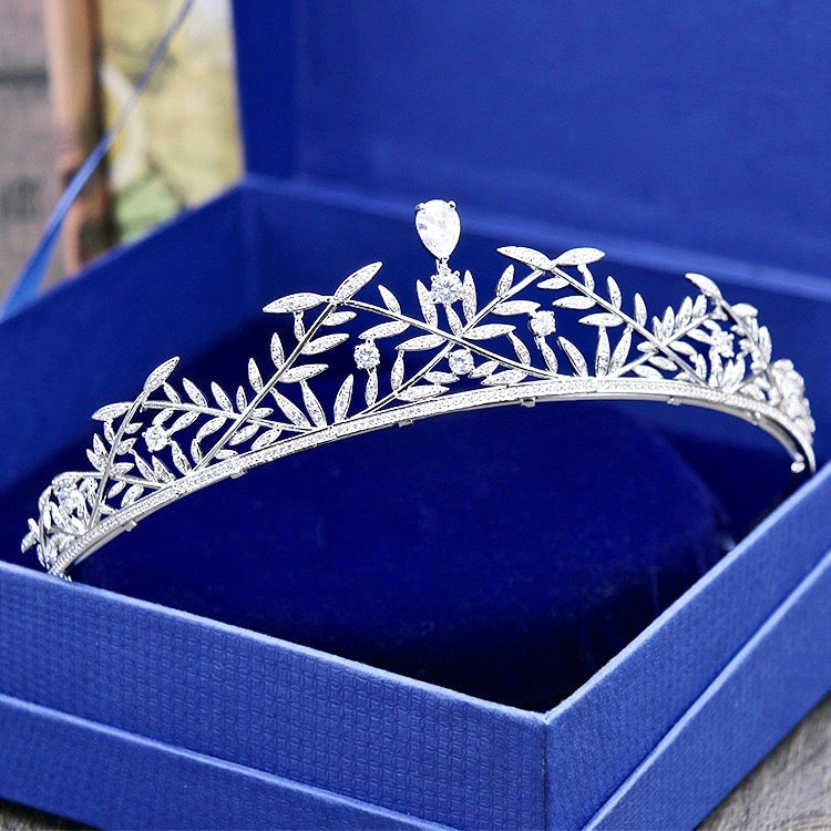 Julia Silver Cubic Zirconia Bridal Tiara - Elegant Wedding Crown for Bride, Bridesmaids & Prom | Perfect for Weddings, Pageants & Special Occasions