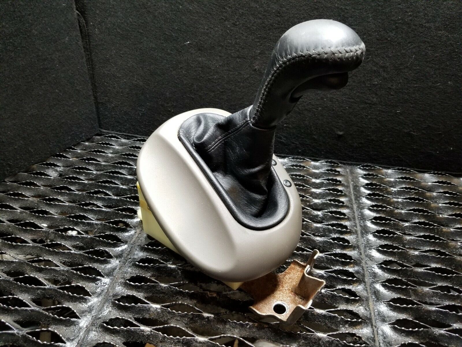 04 05 06 Chrysler Sebring Convertible Gear Shift Knob OEM Replacement - Perfect for Smooth Gear Shifting & Interior Upgrade