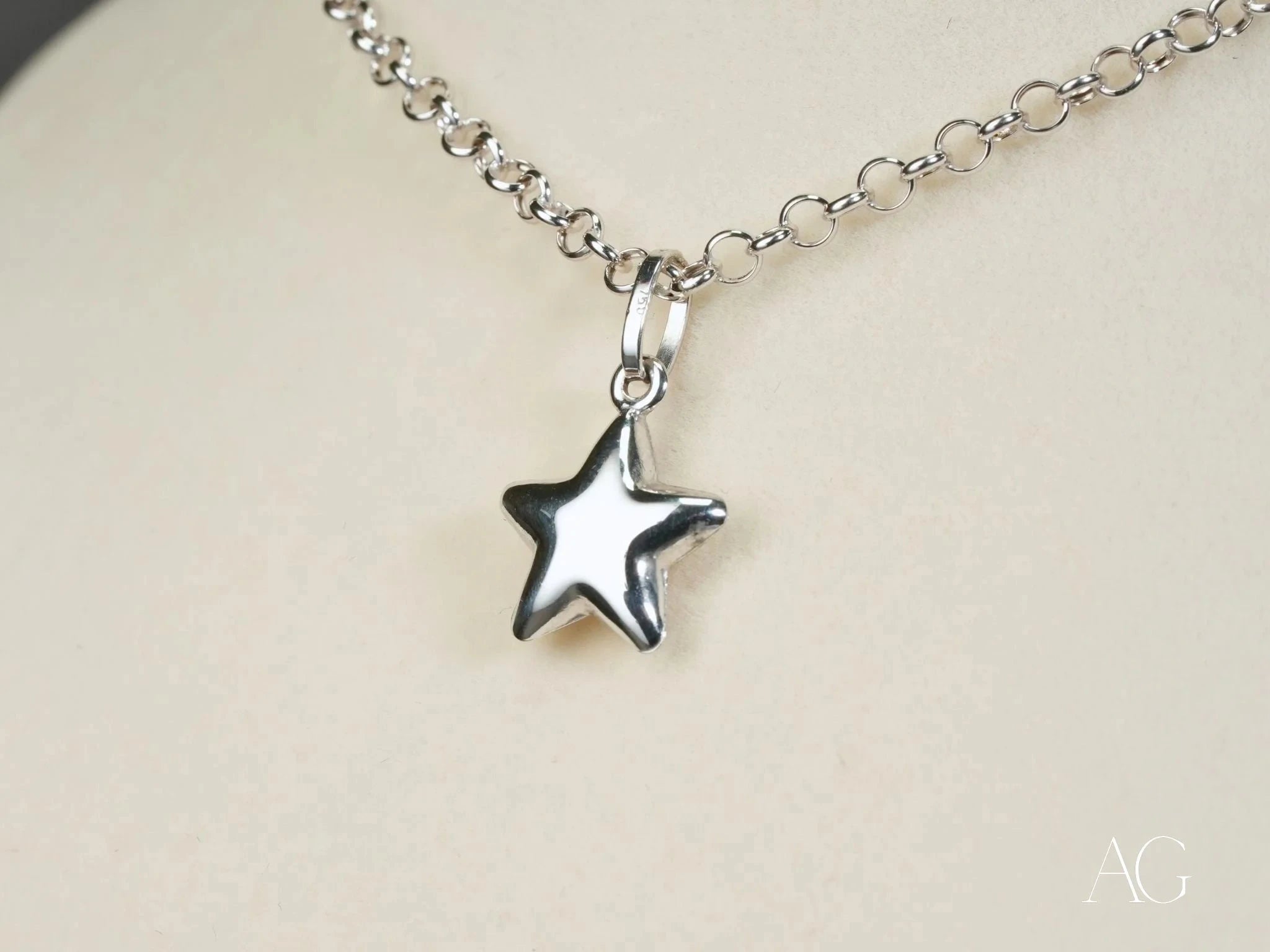 Celestial Star White Gold Pendant Necklace - Elegant 14K Gold Star Charm for Women - Perfect for Gifts, Anniversaries & Everyday Wear