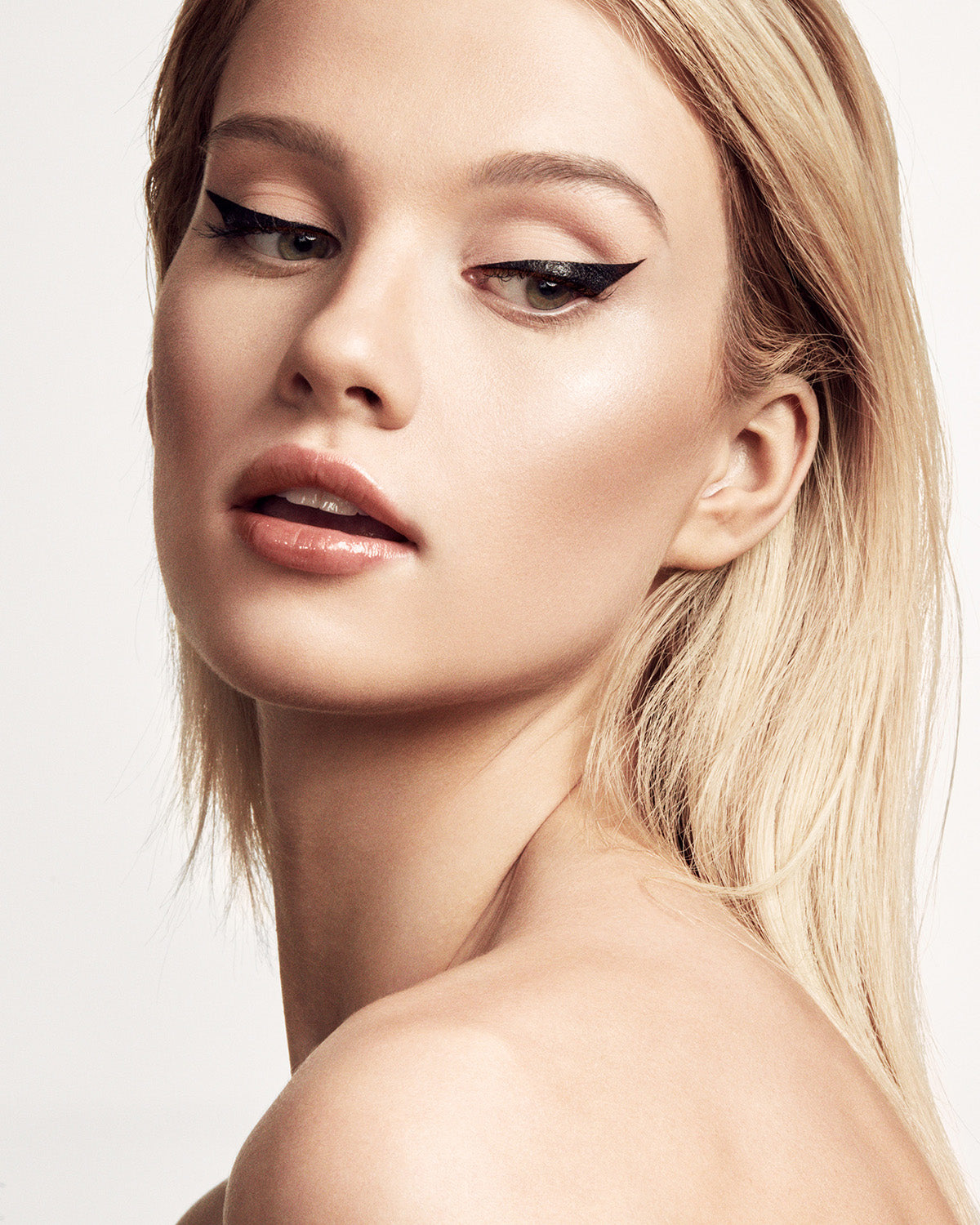 Flyliner Longwear Waterproof Liquid Eyeliner - Black Matte Finish for All-Day Wear | Perfect for Professional Makeup, Night Out & Special Occasions