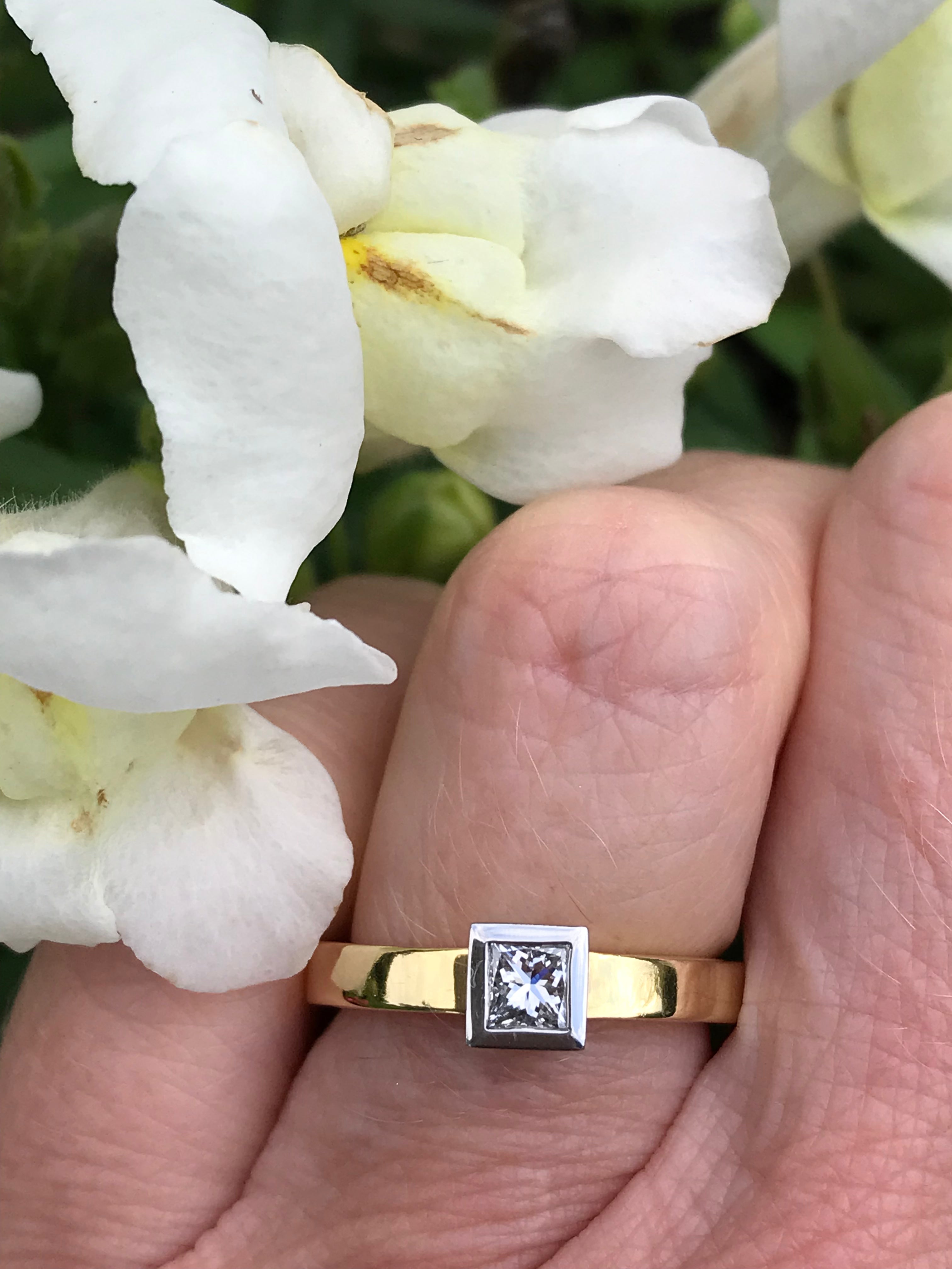 18ct Gold & Platinum Princess Cut 0.25ct Natural Diamond Engagement Ring - Perfect for Proposals, Weddings & Anniversary Gifts