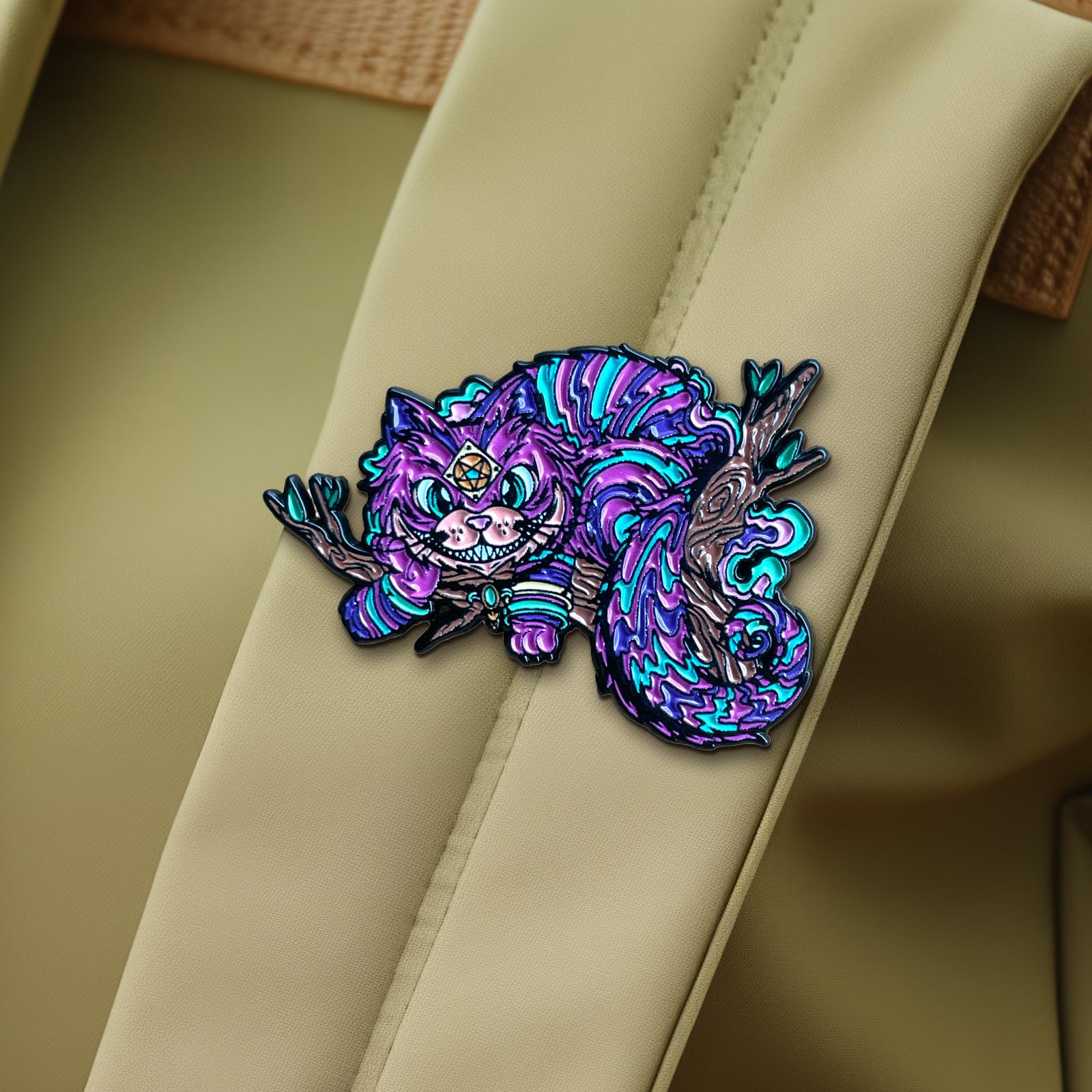 Cheshire Cat Enamel Pin - Alice in Wonderland Inspired Cat Lover Accessory - Quirky Cute Cat Brooch for Backpacks, Jackets & Hat Pins - Perfect Gift for Disney Fans & Fantasy Collectors