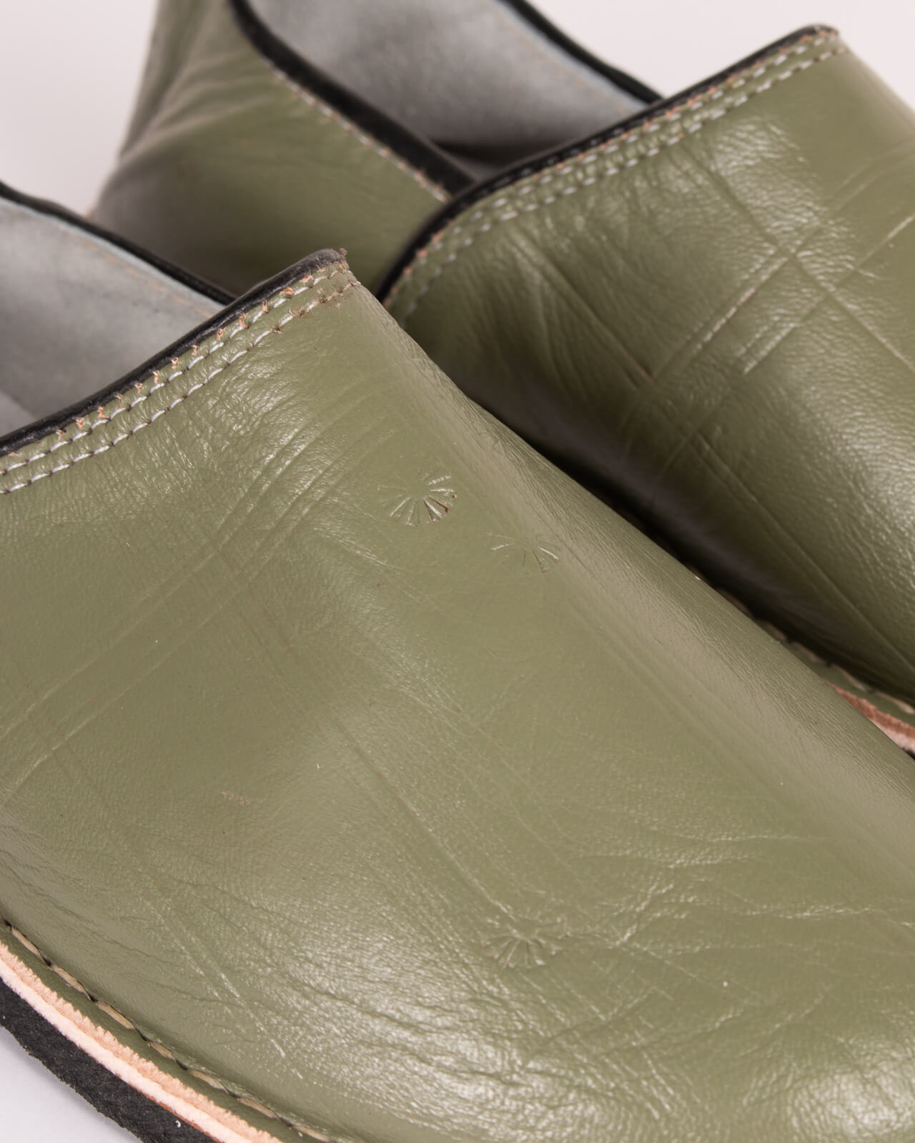 Authentic Moroccan Berber Babouche Slippers - Handmade Leather House Shoes in Olive Green | Cozy Homewear for Relaxation & Cultural Style