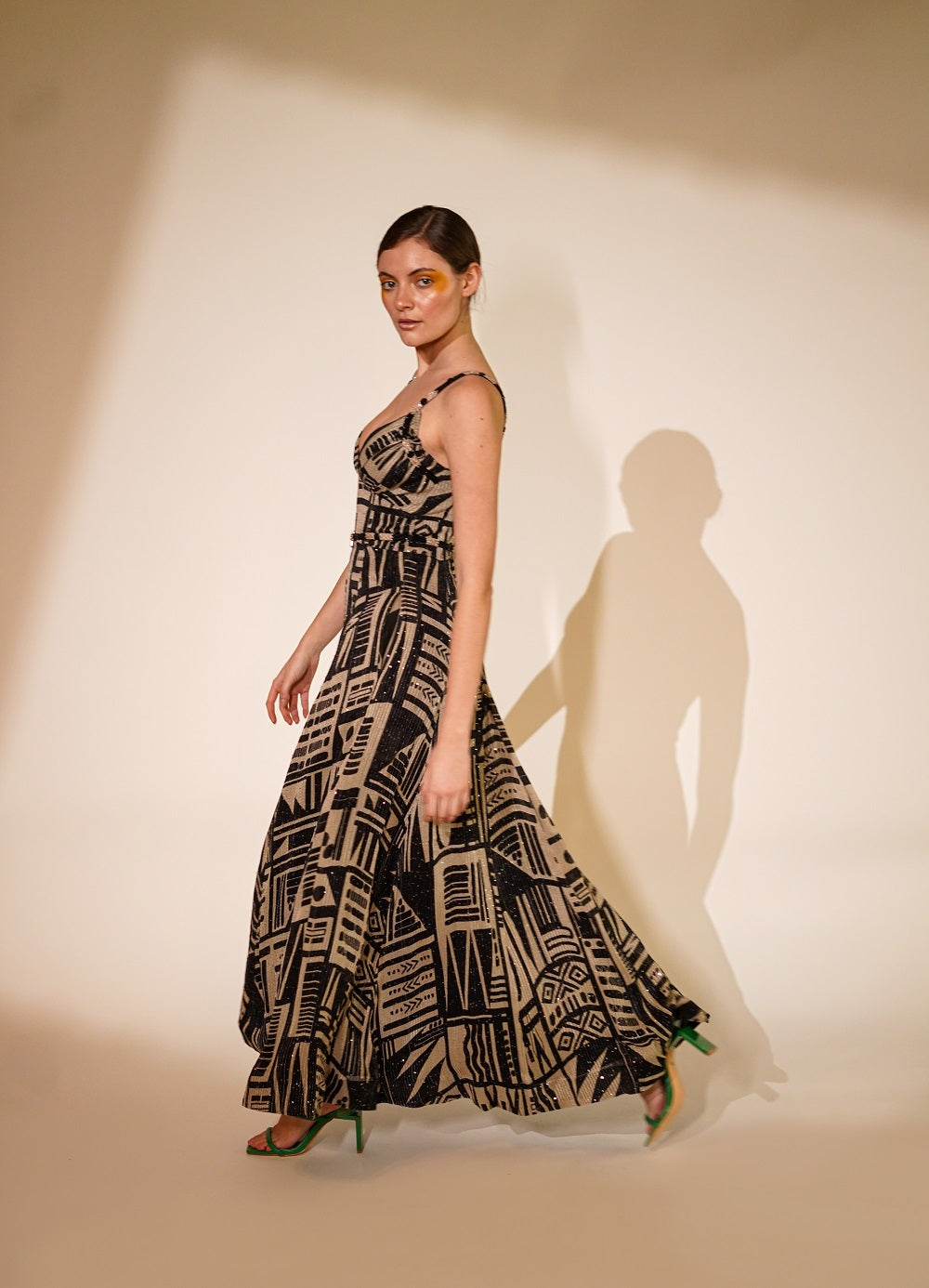 Elegant White Abstract Print Dress for Women - Perfect for Casual Outings, Parties & Summer Vacations
