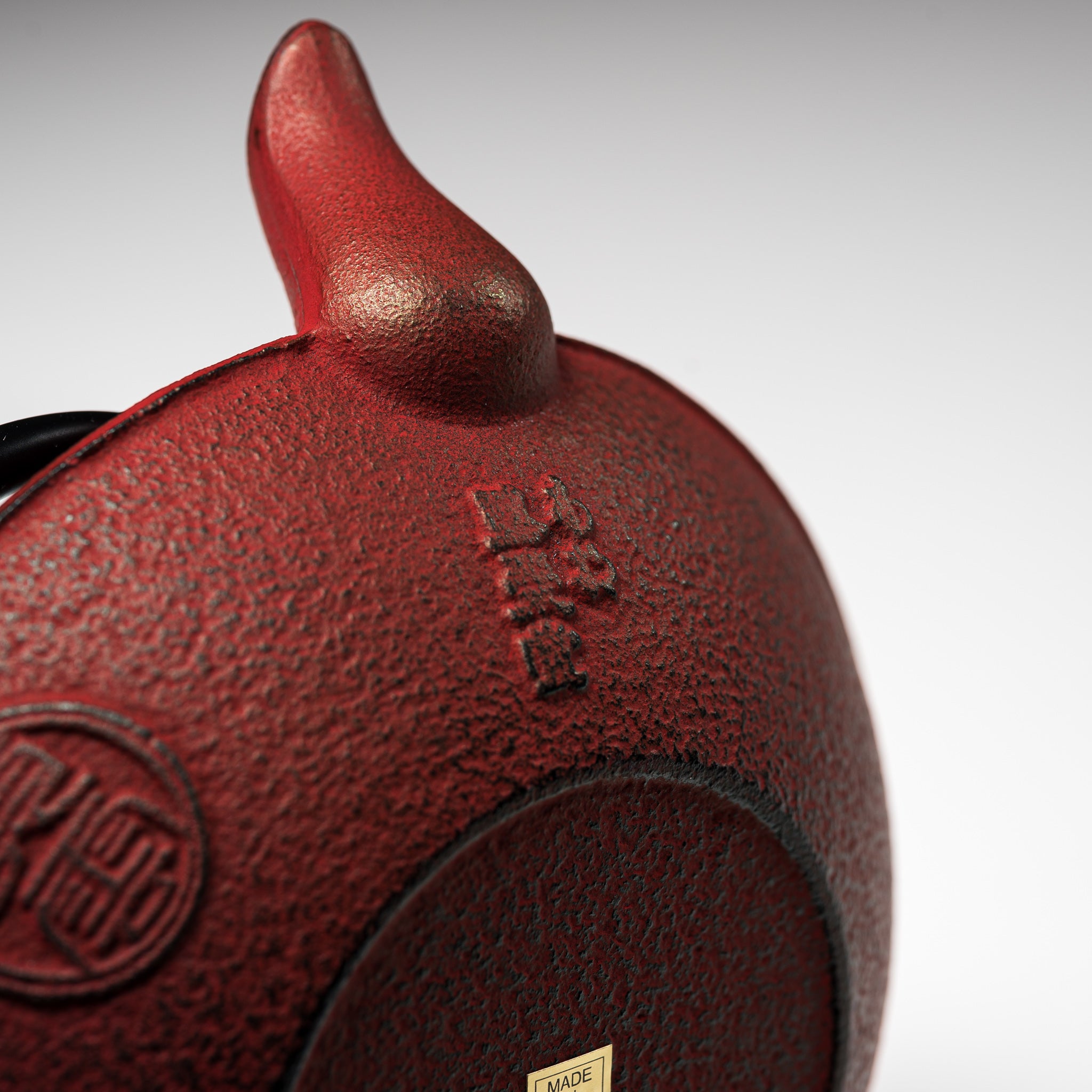 Authentic Japanese Kyo Kiyomizu Ware Cast Iron Teapot - 410ml Red Komon Pattern, Premium Nambu Ironware for Tea Brewing | Perfect for Home, Office & Traditional Tea Ceremonies