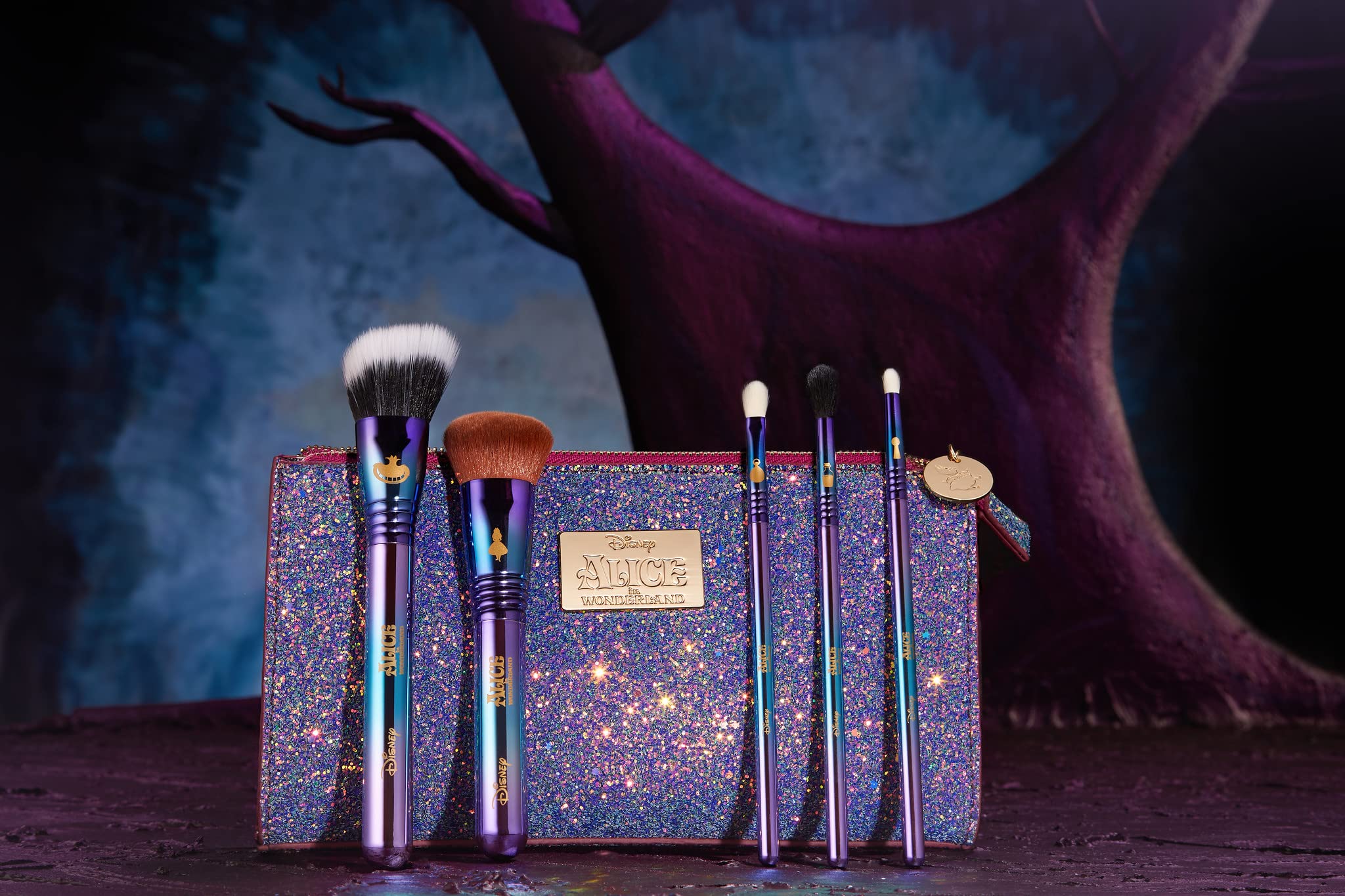 Sigma Beauty & Disney Alice in Wonderland Makeup Brush Set - 5 Piece Hypoallergenic Professional Brush Kit (2 Face Brushes + 3 Eyeshadow Brushes) with Free Beauty Bag - Perfect for Seamless Blending, Contouring & Travel Makeup Application