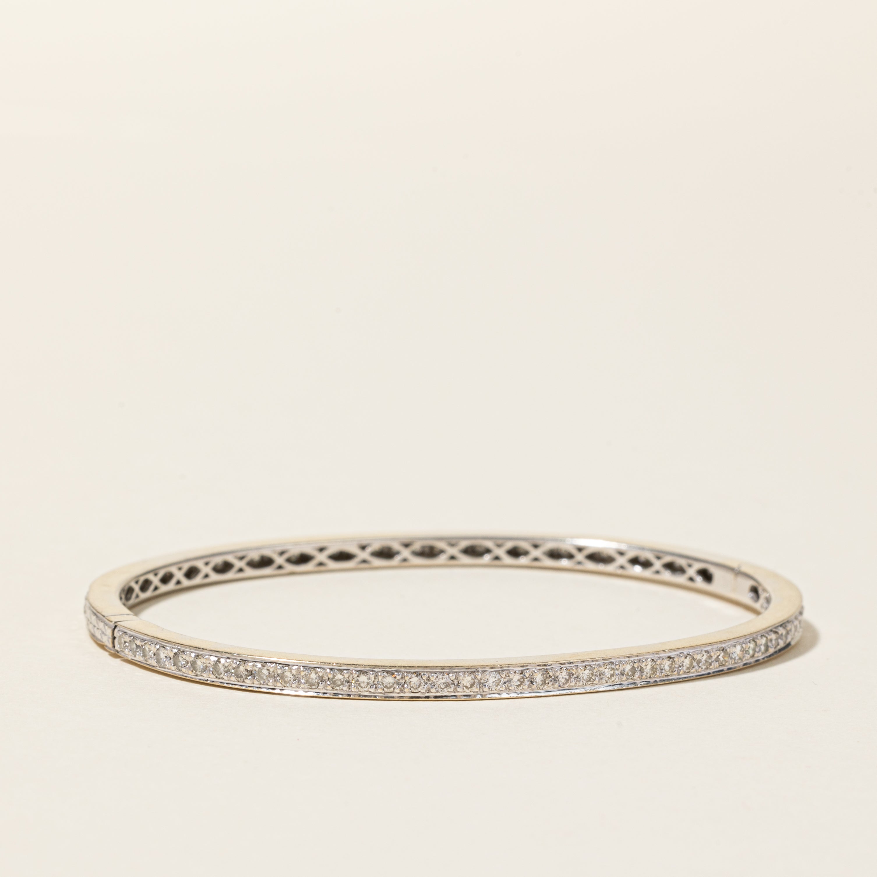 18K White Gold Oval Diamond Bangle Bracelet - 1.55 Carat Total Weight (ctw) - Size 7 - Elegant Jewelry for Weddings, Anniversaries & Special Occasions