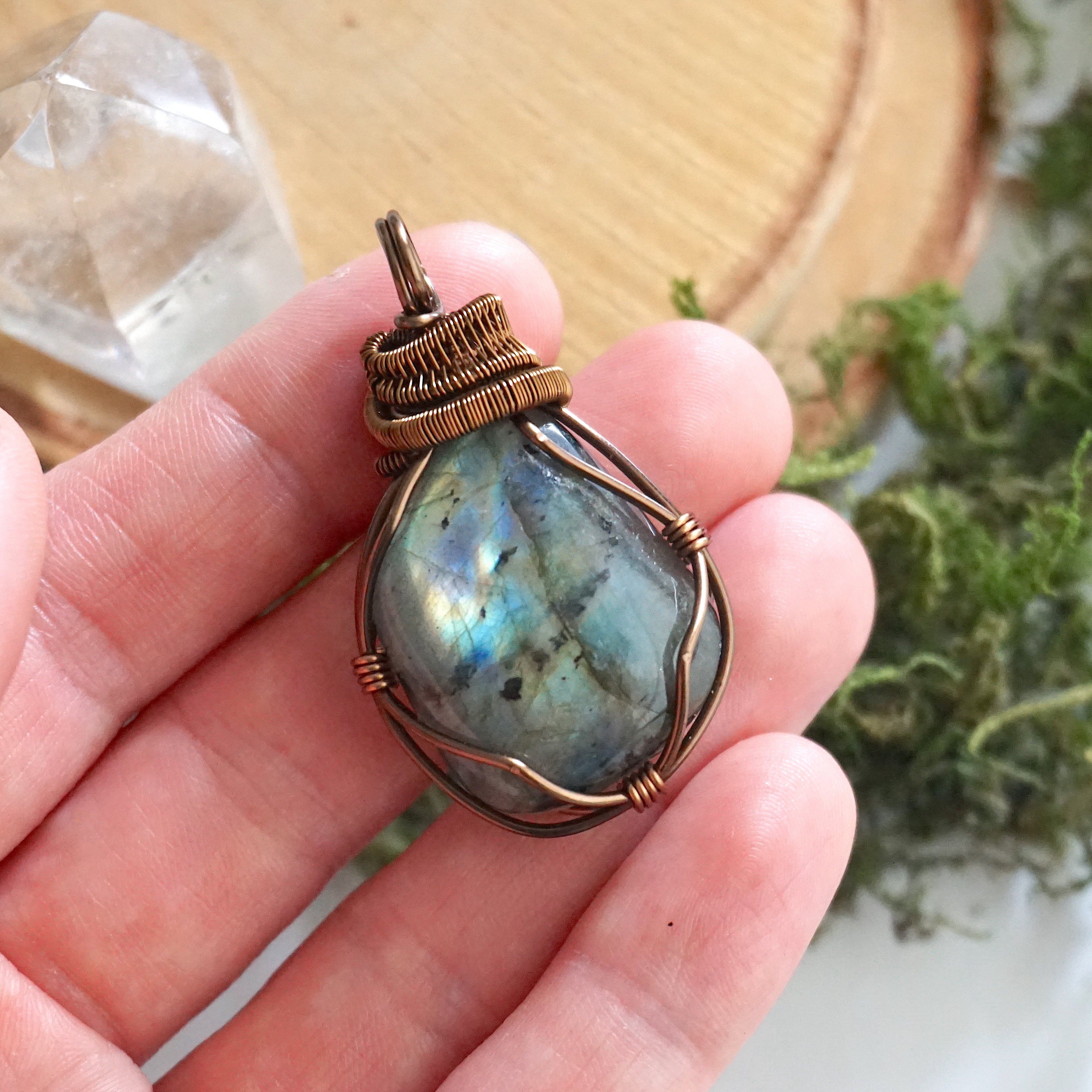 Handmade Labradorite Crystal Necklace in Antique Bronze - Healing Stone Jewelry for Women, Spiritual Protection & Positive Energy | Perfect for Meditation, Yoga & Everyday Wear