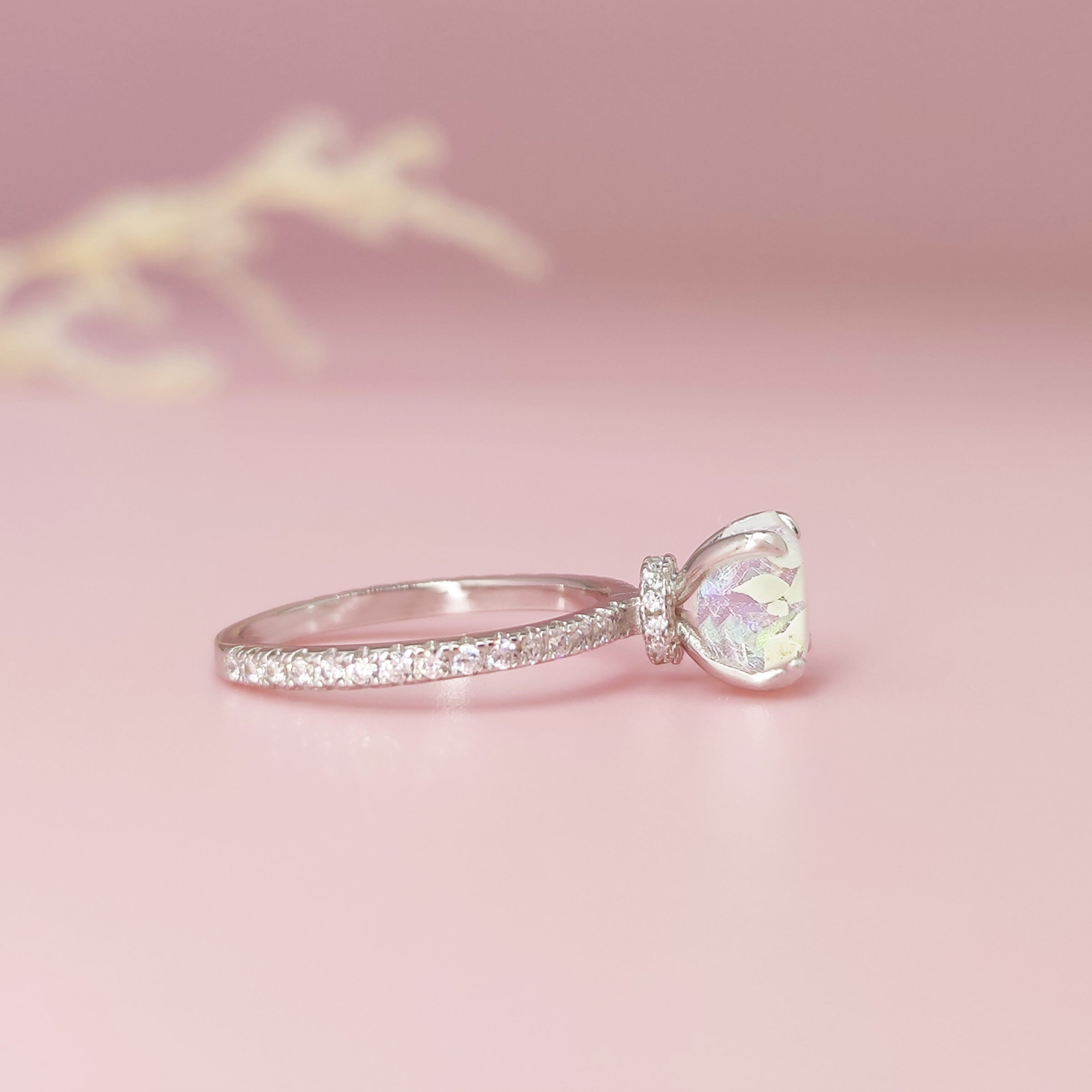 Glamorous Ashes Ring - Elegant Memorial Jewelry for Loved Ones | Perfect for Remembrance, Funerals & Keepsakes