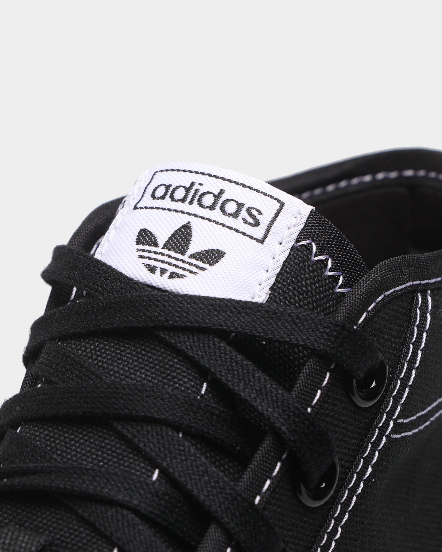 Adidas Women's Nizza Trek Sneakers - Core Black/Cloud White/Gum - Casual Walking Shoes for Women - Perfect for Streetwear, Gym & Everyday Comfort