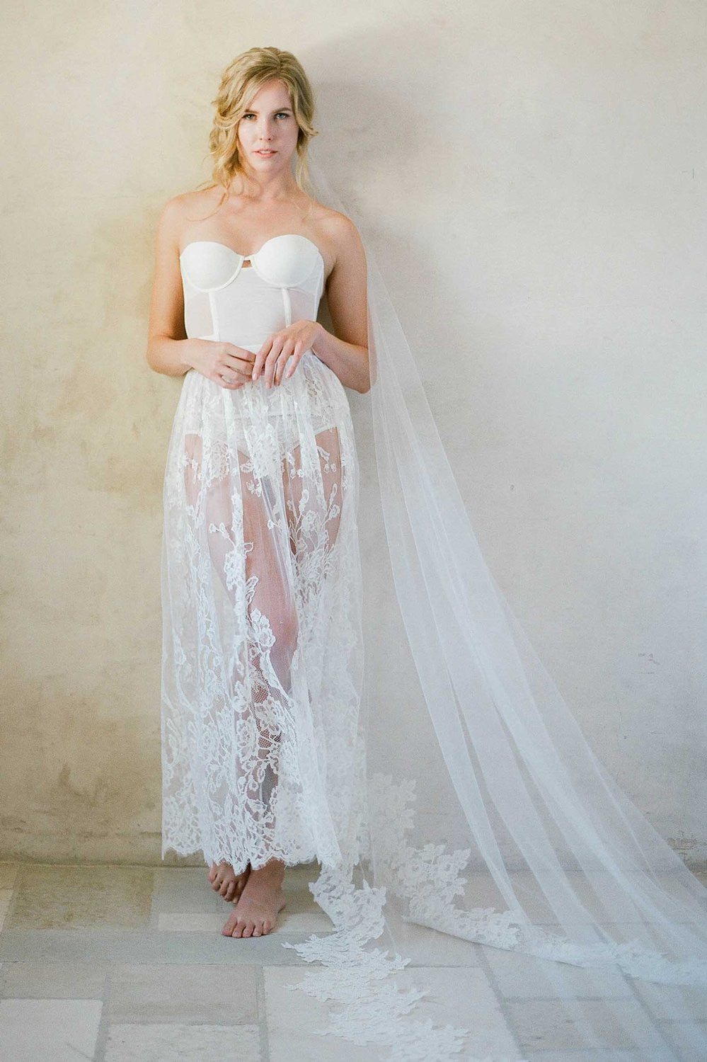 Elegant Lush Alencon French Lace One Tier Wedding Veil - Perfect for Bridal Ceremonies & Romantic Photos