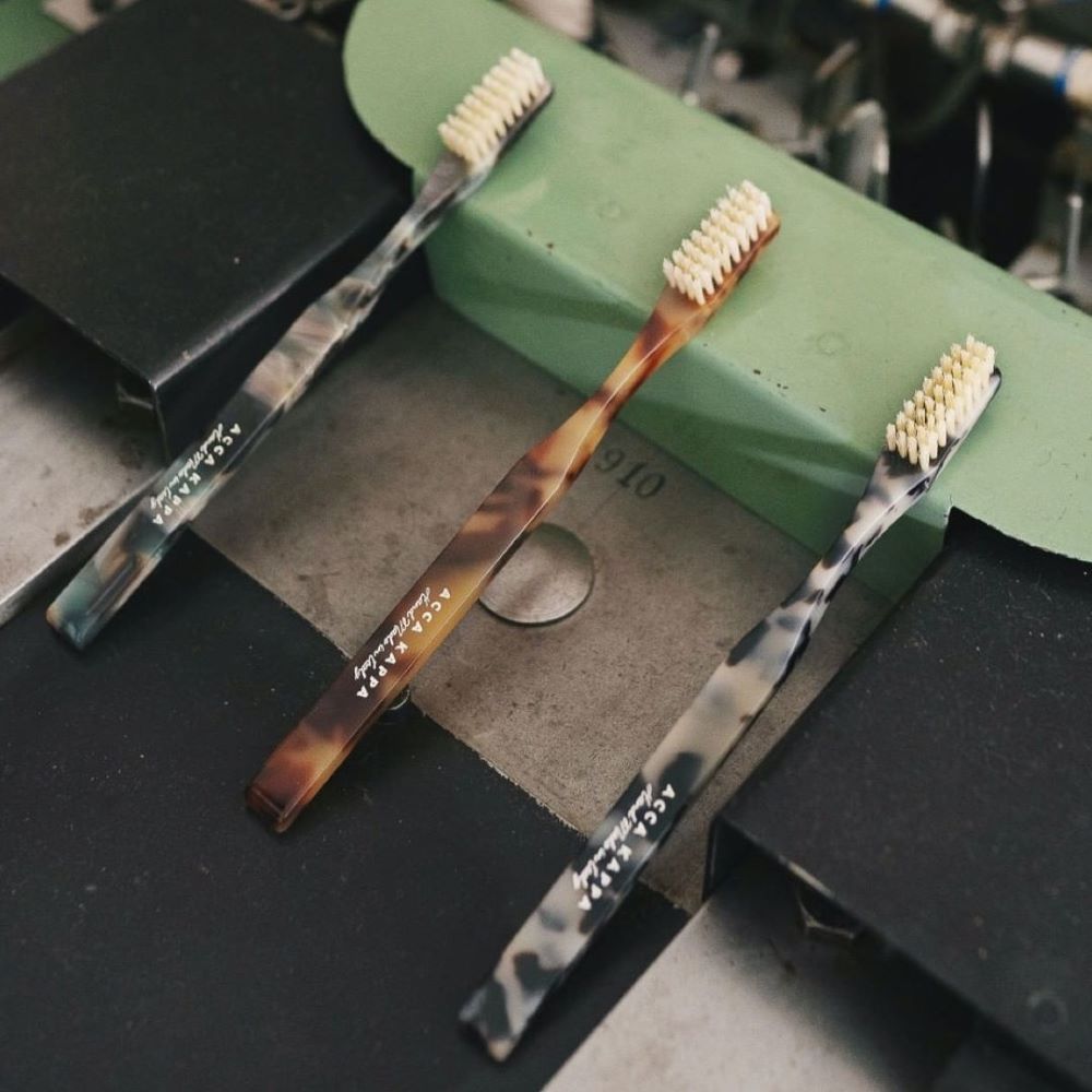 Vintage Havana & Eco-Friendly Green Toothbrush - Sustainable Oral Care for Travel & Home Use