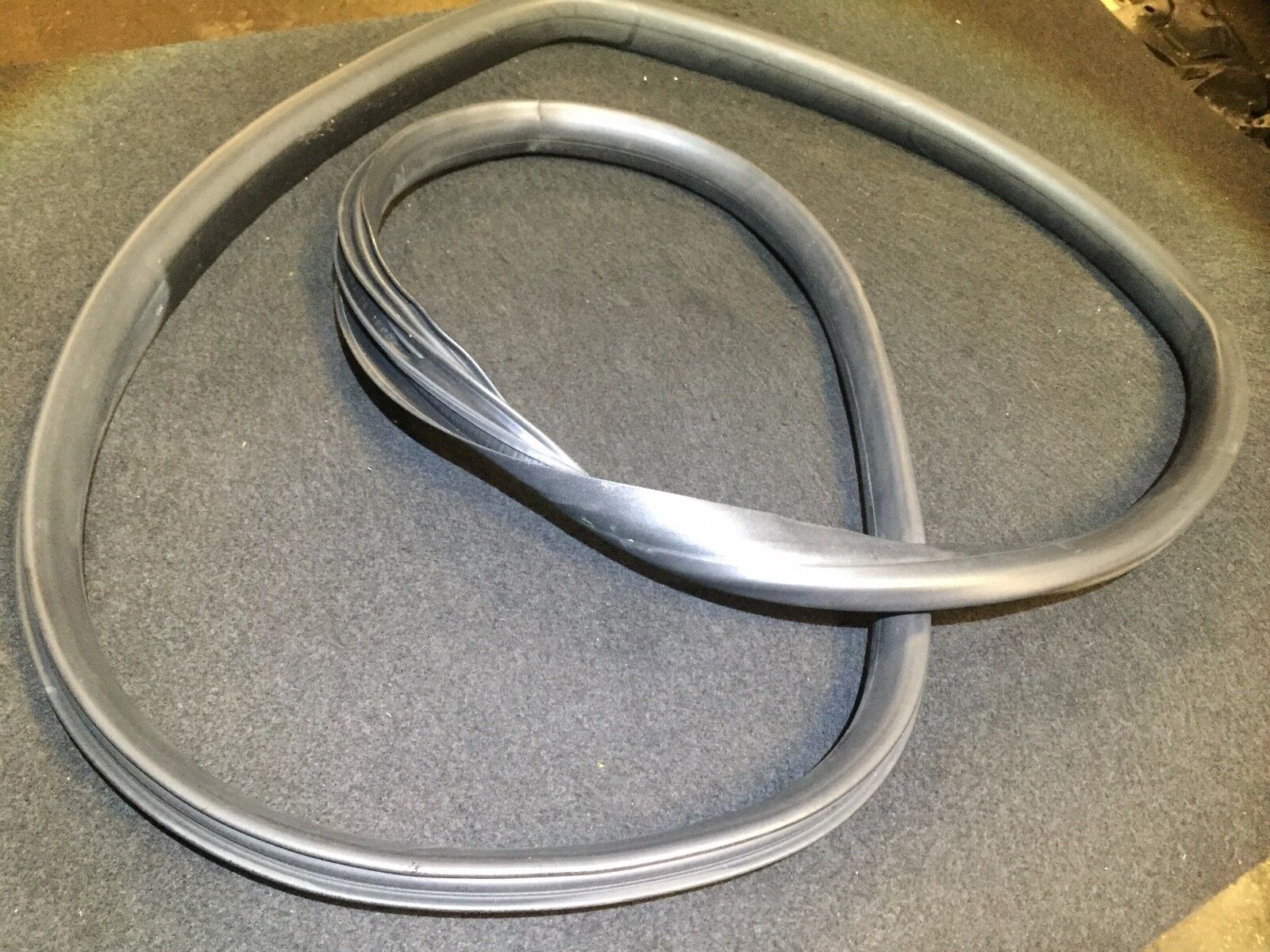 Genuine Volvo S40 T5 Rear Left Driver Side Door Weatherstrip Seal OEM 05-11 - Perfect for Weather Protection & Noise Reduction